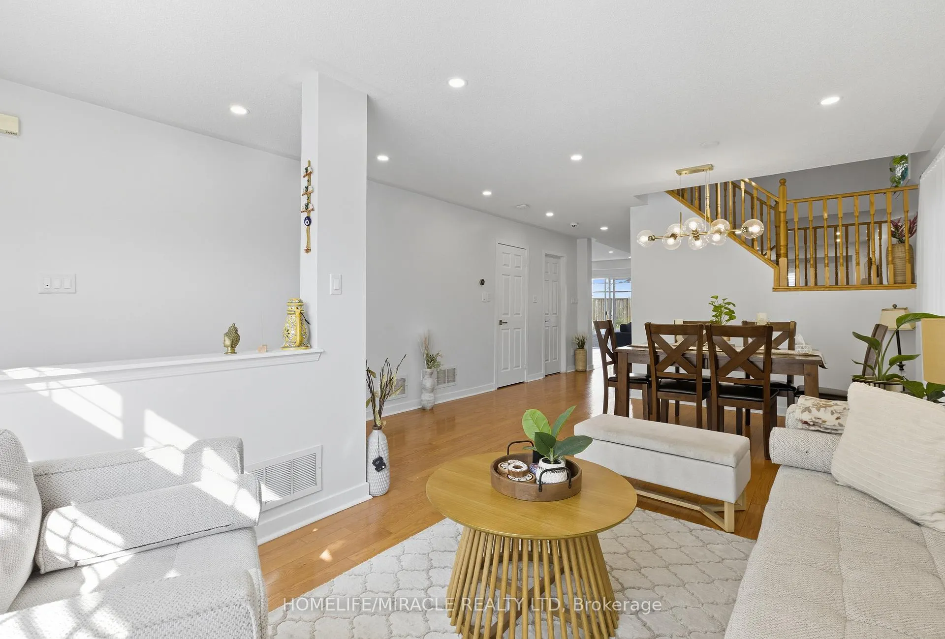 Photo 3 of 12 Robert Attersley Drive E, Whitby, Taunton North — HOMEH