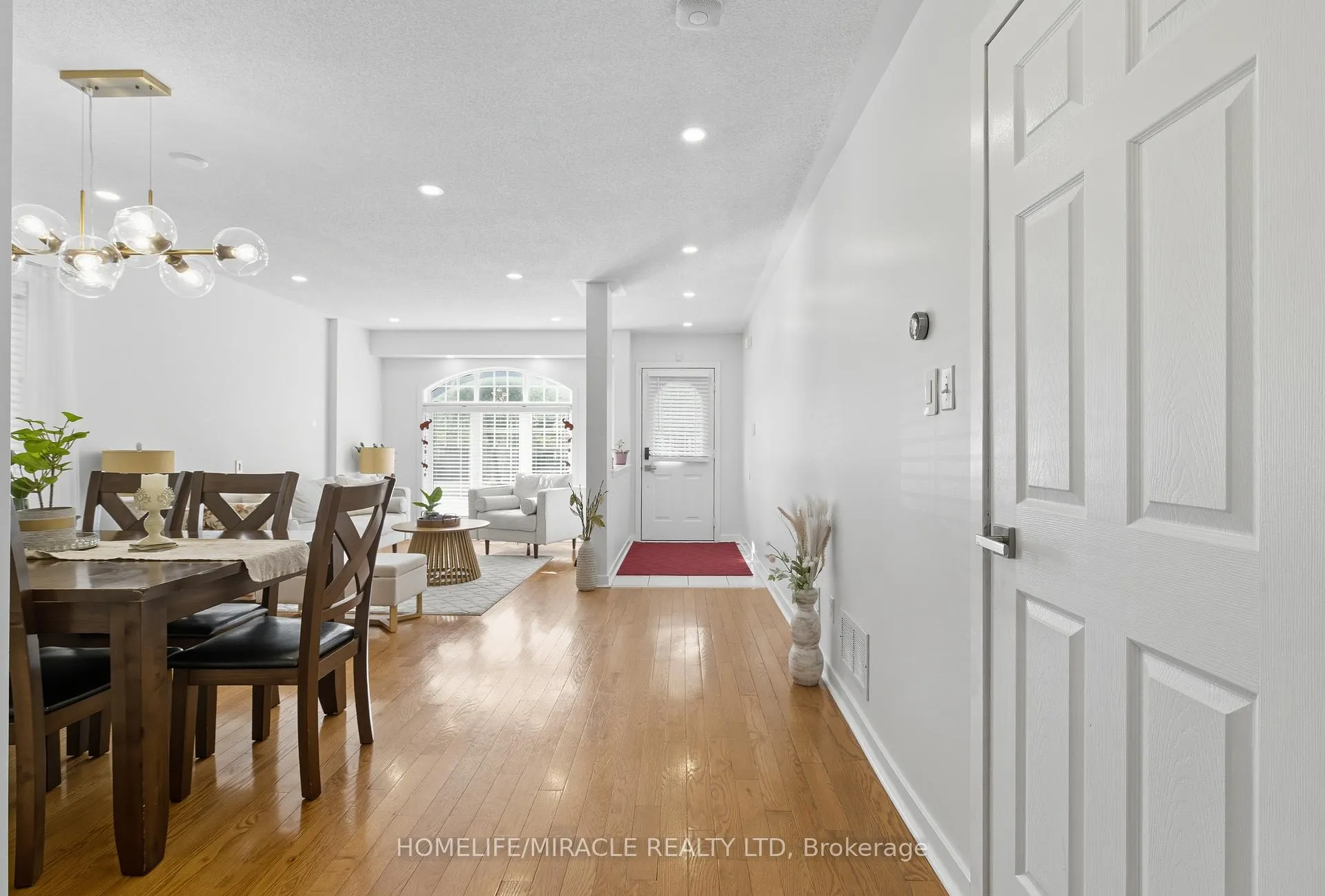 Photo 9 of 12 Robert Attersley Drive E, Whitby, Taunton North — HOMEH