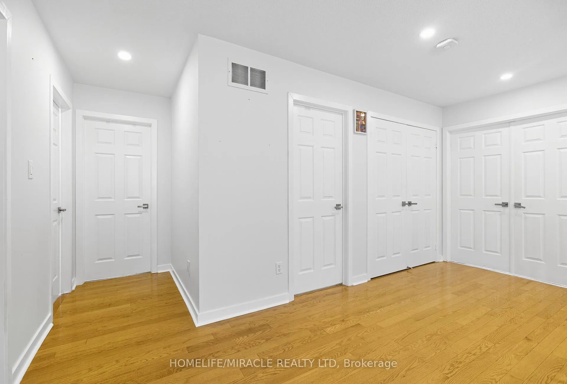 Photo 14 of 12 Robert Attersley Drive E, Whitby, Taunton North — HOMEH
