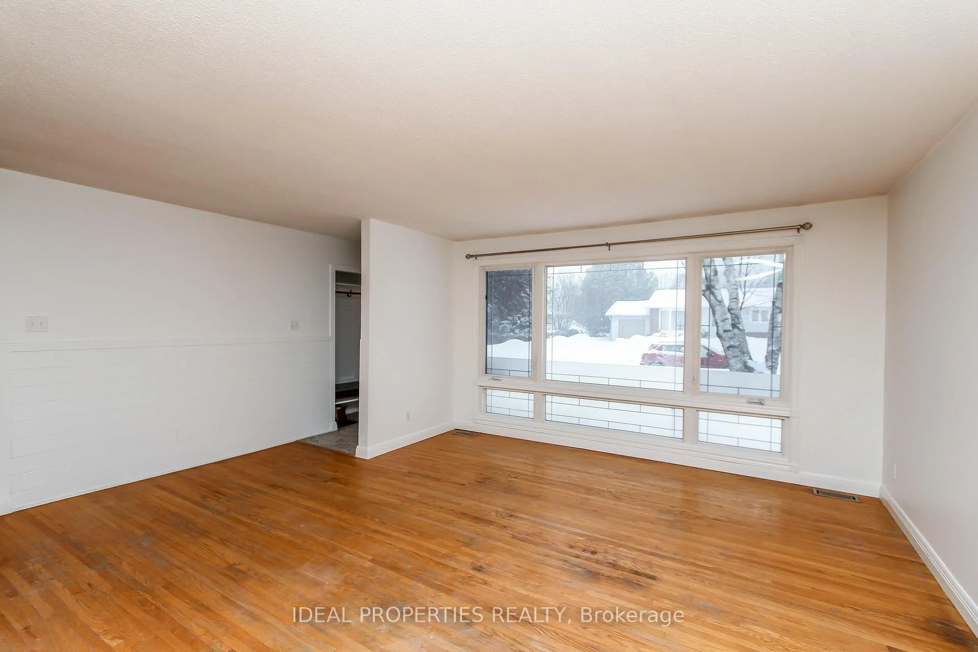 Photo 2 of 103 Sherwood Street, Ottawa, Kanata - Glencairn/Hazeldean — HOMEH