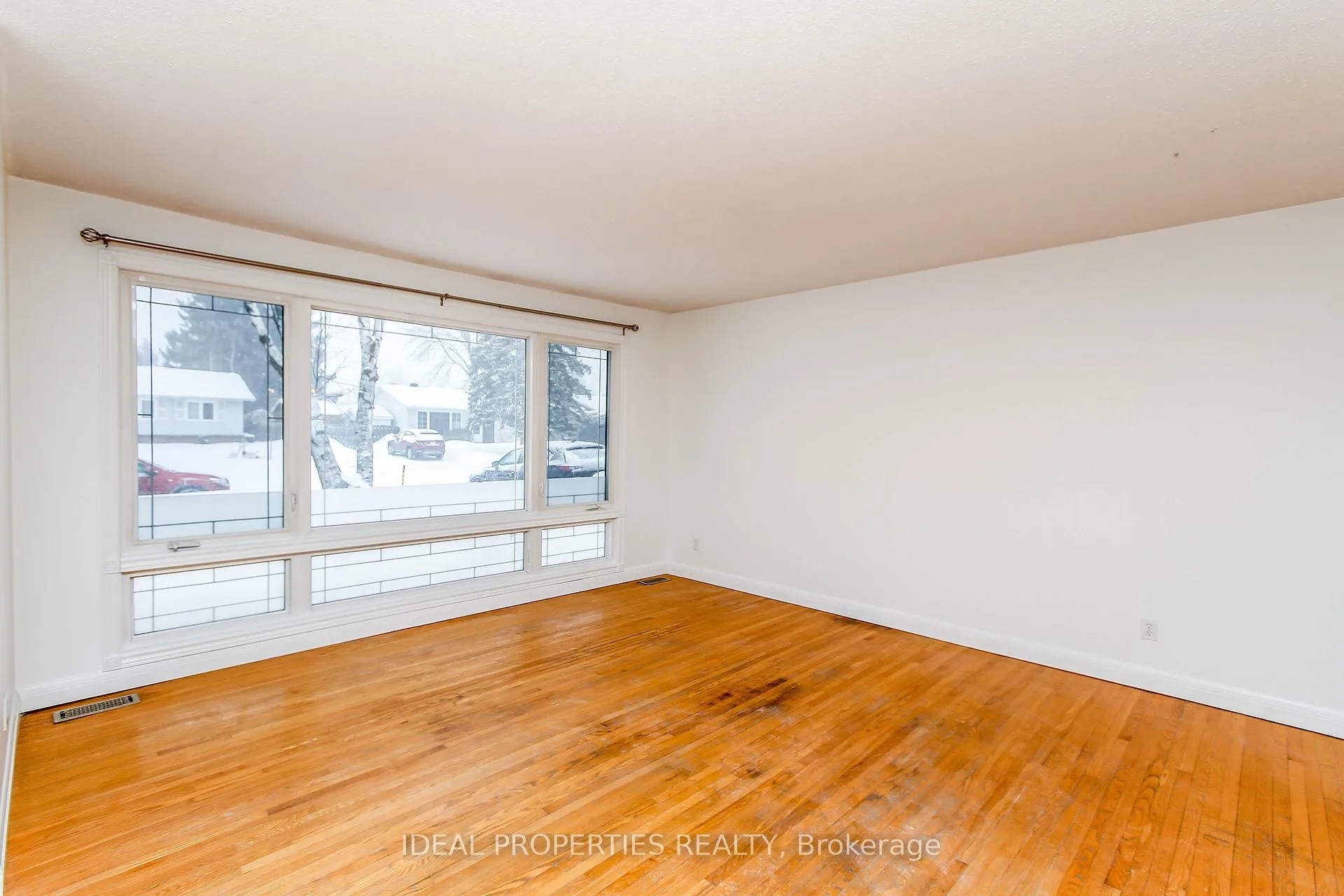 Photo 3 of 103 Sherwood Street, Ottawa, Kanata - Glencairn/Hazeldean — HOMEH