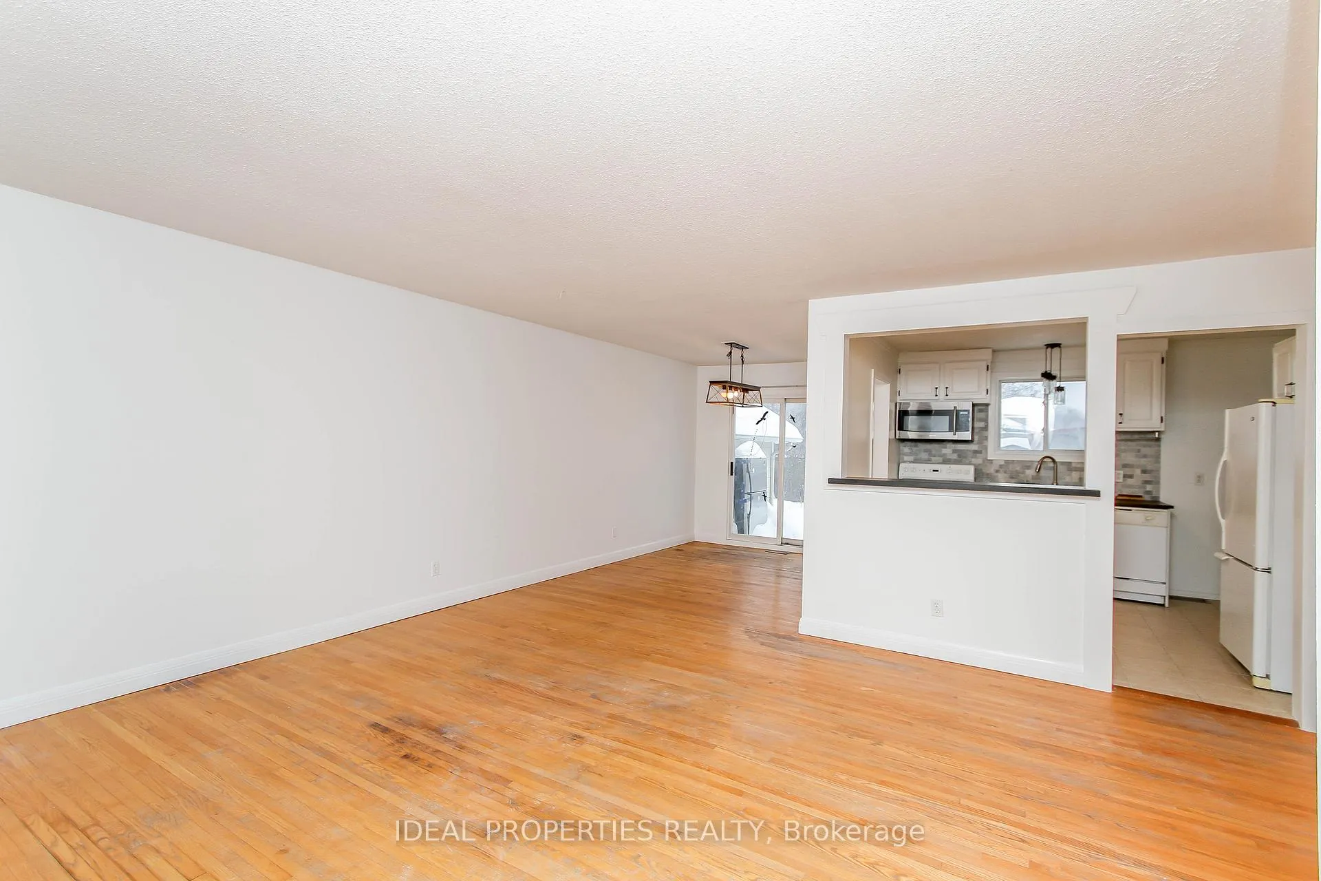 Photo 4 of 103 Sherwood Street, Ottawa, Kanata - Glencairn/Hazeldean — HOMEH