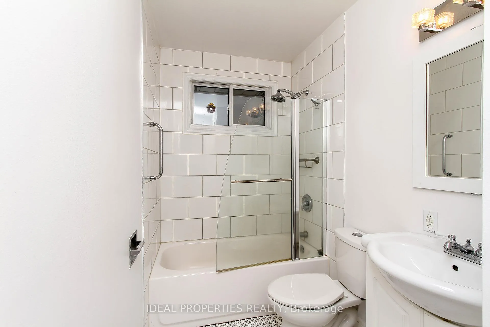 Photo 15 of 103 Sherwood Street, Ottawa, Kanata - Glencairn/Hazeldean — HOMEH
