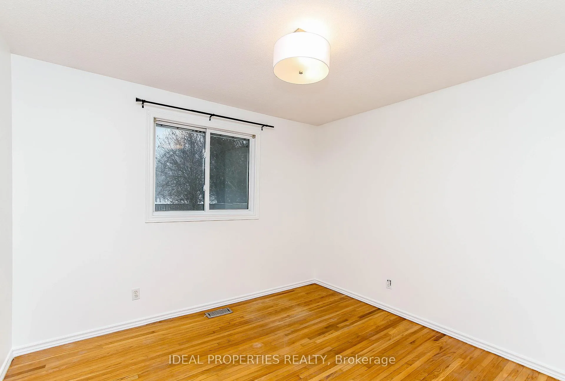 Photo 17 of 103 Sherwood Street, Ottawa, Kanata - Glencairn/Hazeldean — HOMEH
