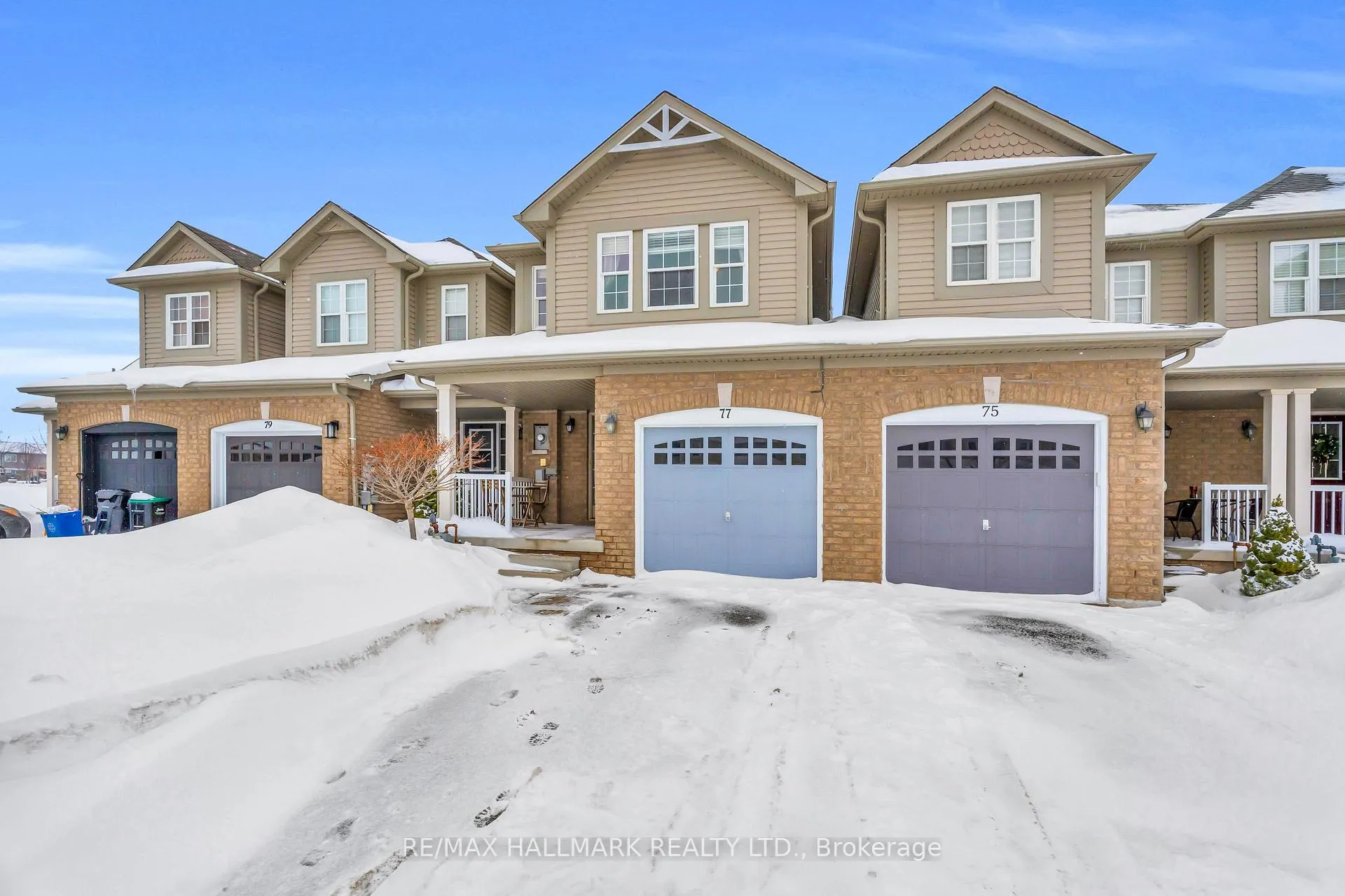 Photo 3 of 77 Commonwealth Road, Barrie, Innis-Shore — HOMEH