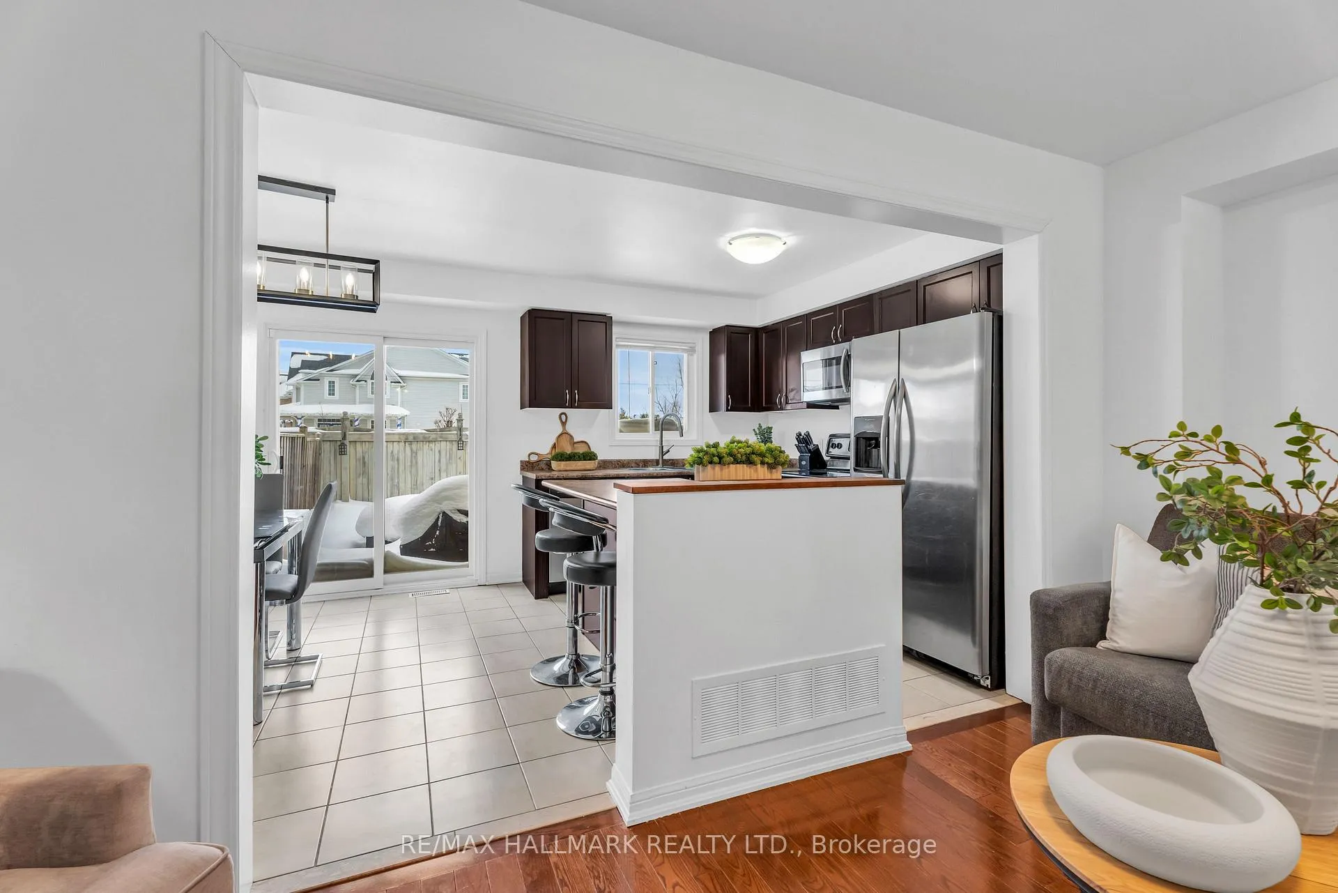 Photo 12 of 77 Commonwealth Road, Barrie, Innis-Shore — HOMEH