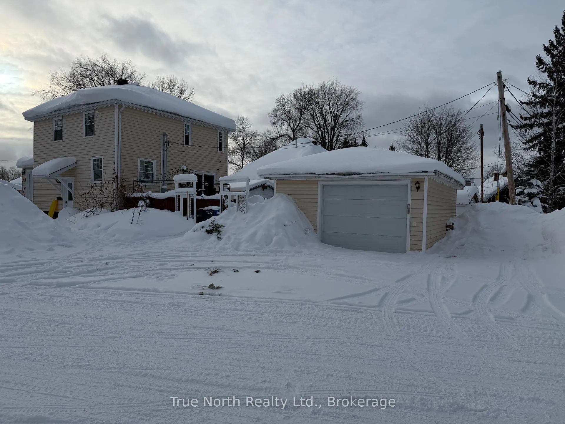 Photo 2 of 34 Dominion Avenue, Kapuskasing — HOMEH