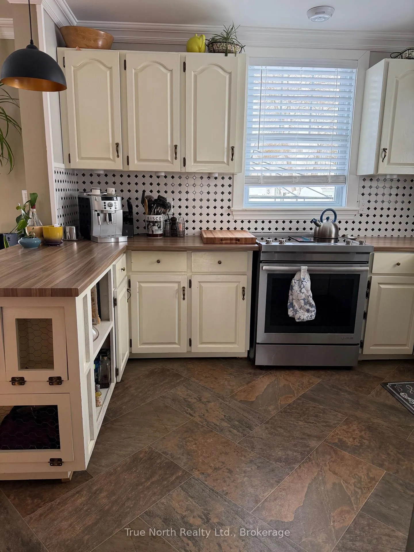 Photo 13 of 34 Dominion Avenue, Kapuskasing — HOMEH
