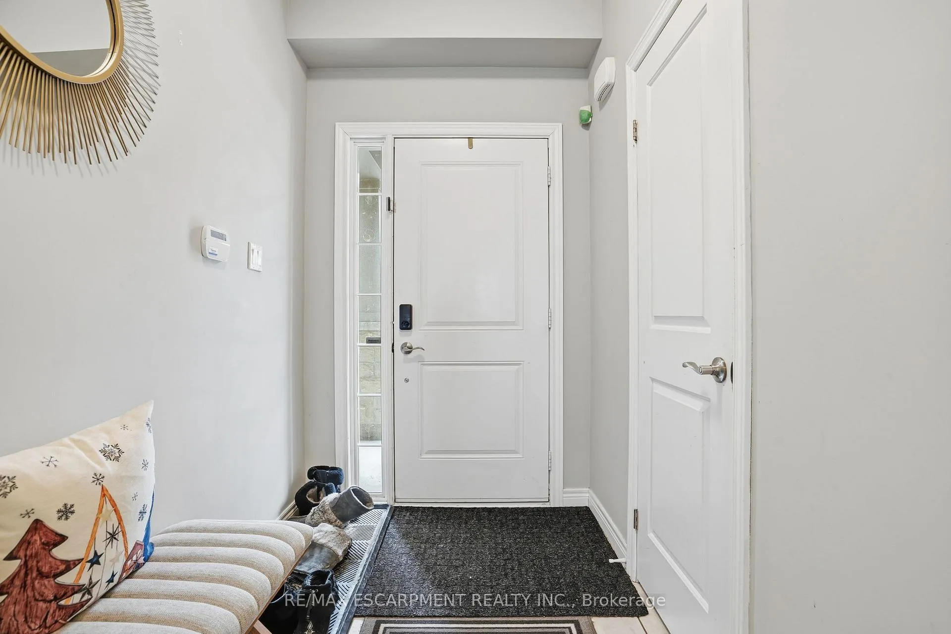 Photo 3 of Unit 6, 7 Lakelawn Road, Grimsby, Grimsby Beach — HOMEH