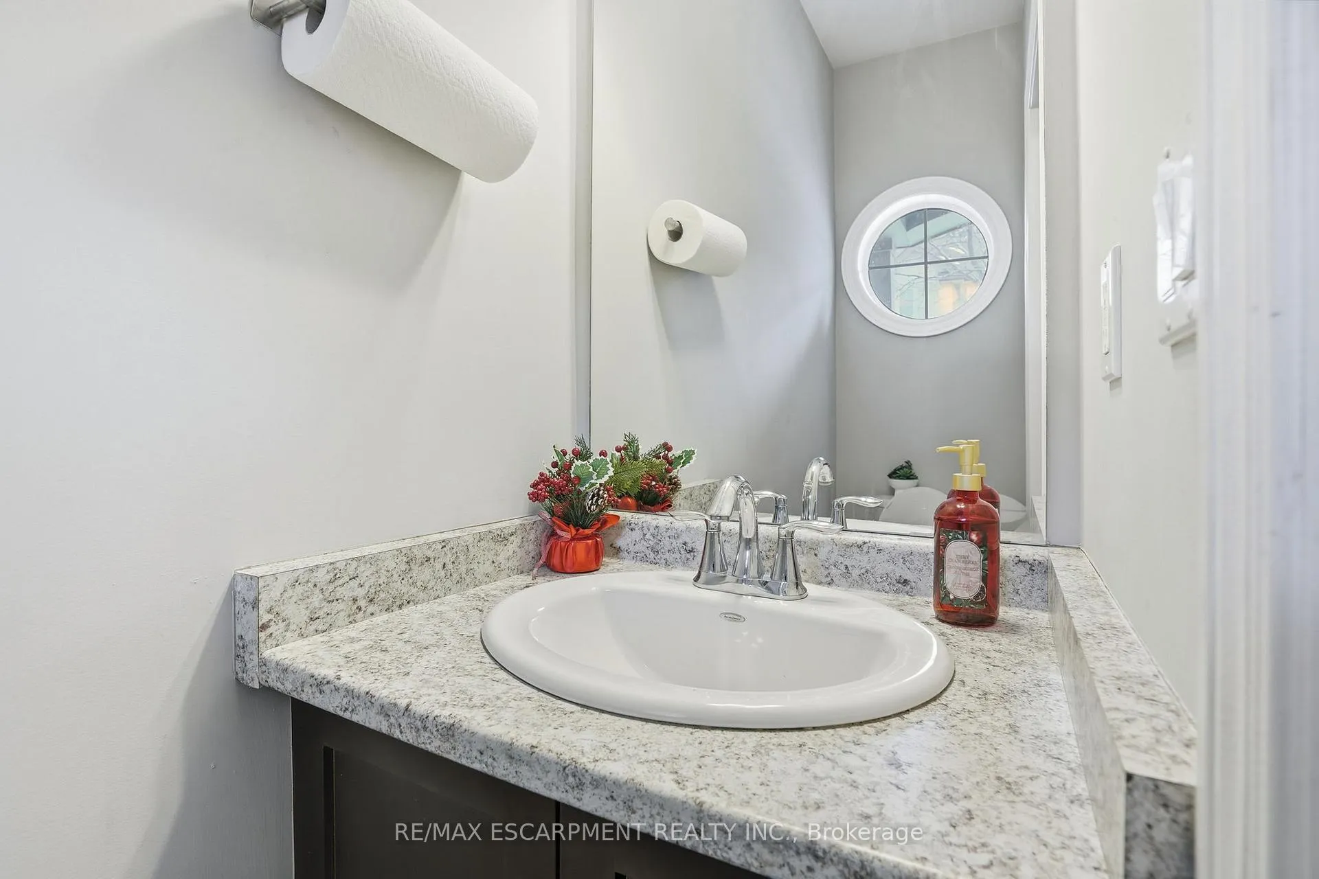Photo 5 of Unit 6, 7 Lakelawn Road, Grimsby, Grimsby Beach — HOMEH