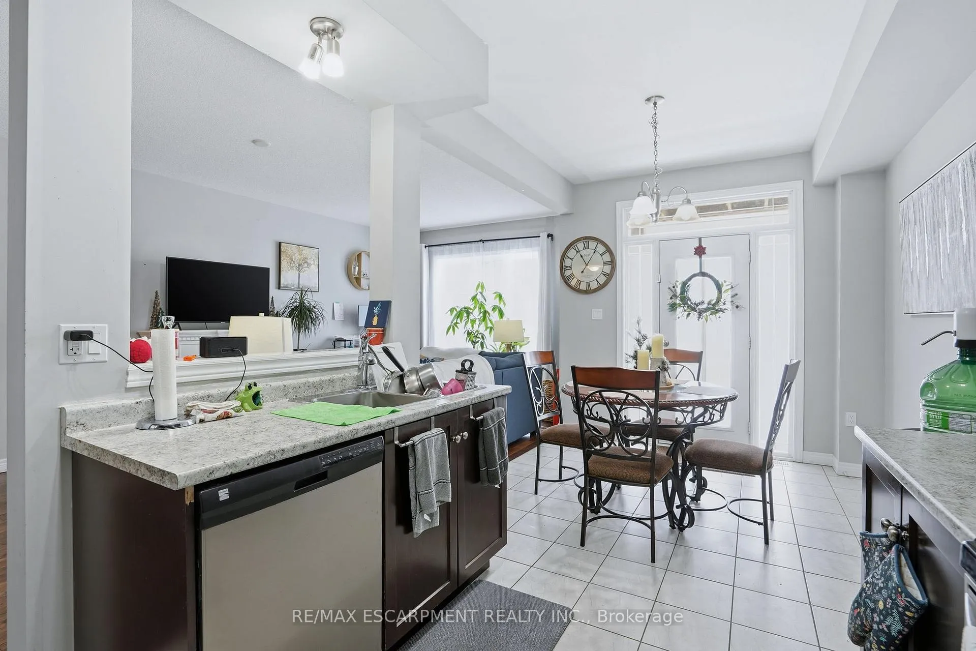 Photo 13 of Unit 6, 7 Lakelawn Road, Grimsby, Grimsby Beach — HOMEH