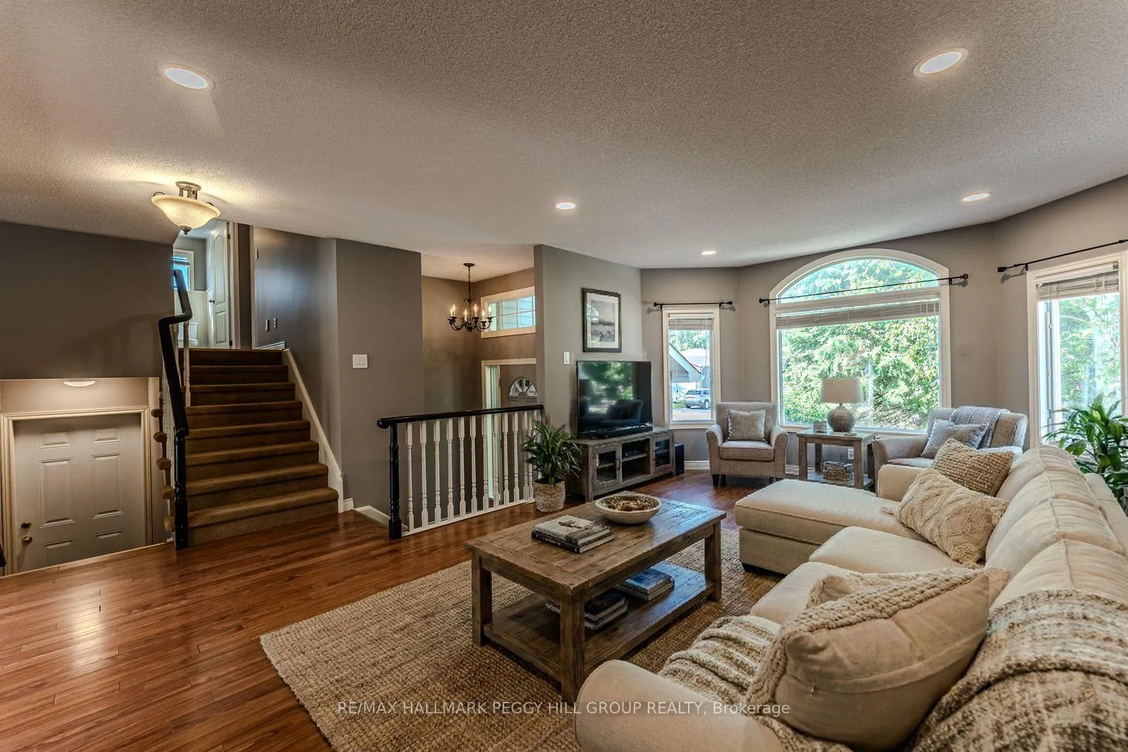 Photo 1 of 239 Simcoe Street, Clearview, Stayner — HOMEH