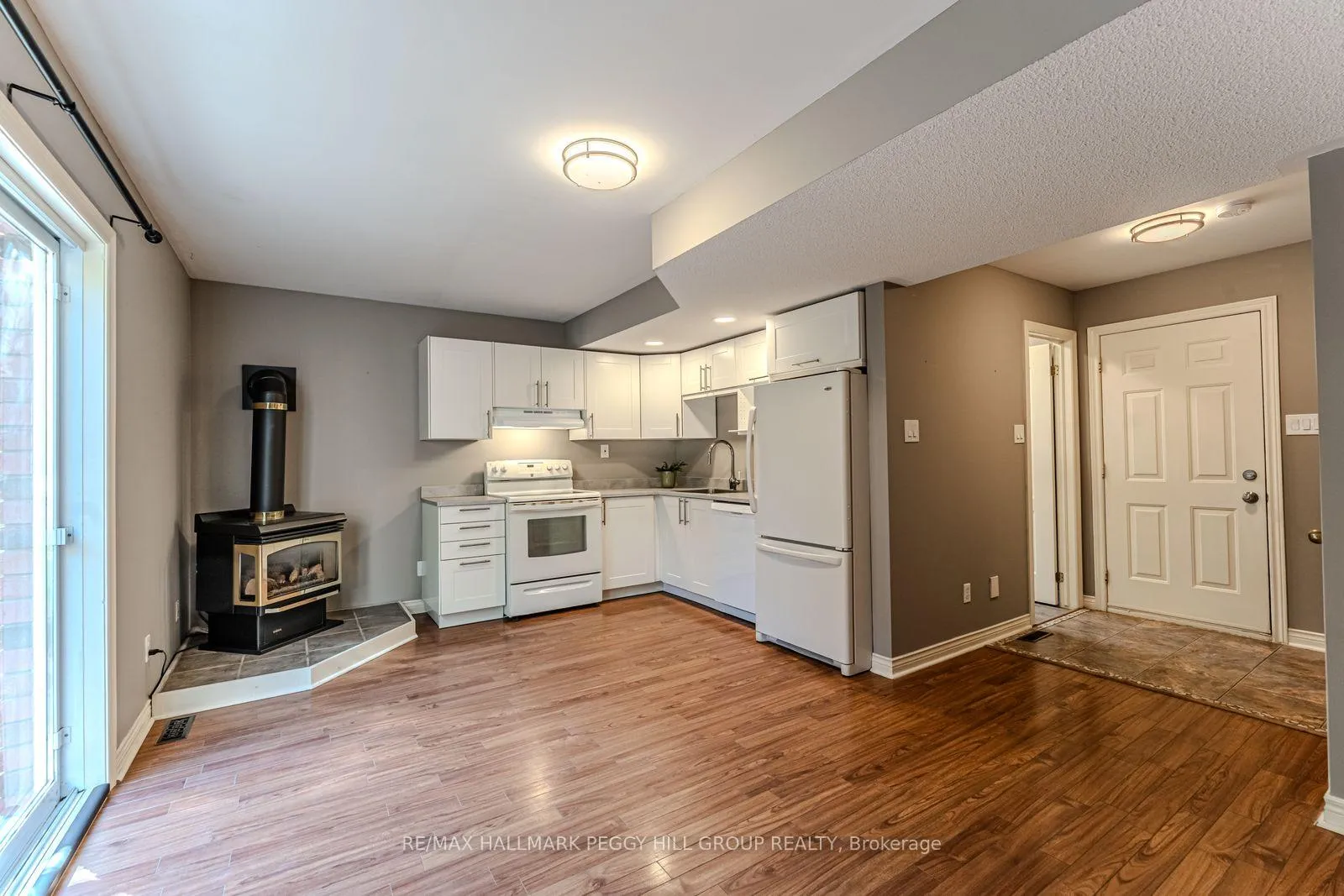 Photo 10 of 239 Simcoe Street, Clearview, Stayner — HOMEH