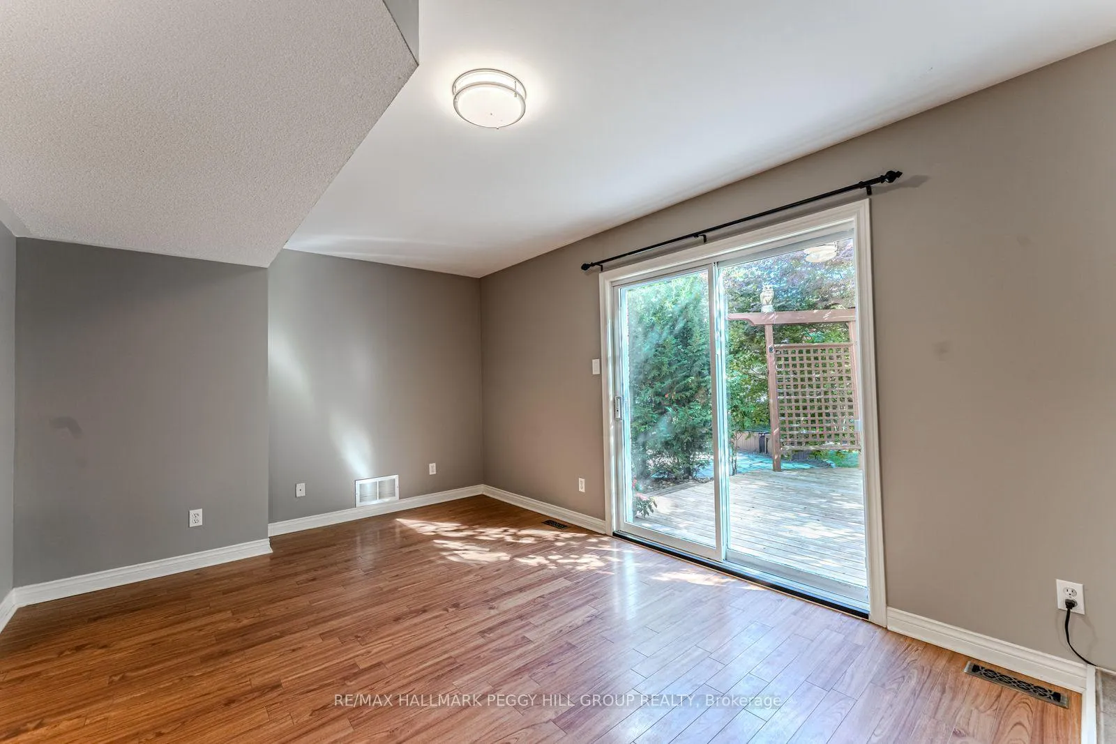 Photo 11 of 239 Simcoe Street, Clearview, Stayner — HOMEH