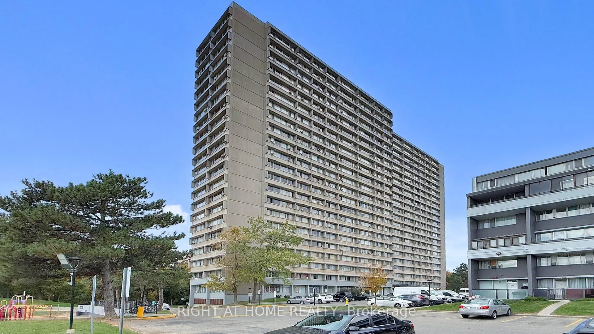 Front of Unit 1801, 10 Sunny Glenway
