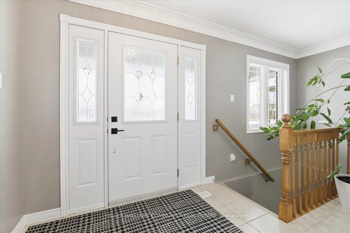Photo 3 of 210 Chandler Crescent, Peterborough, Monaghan Ward 2 — HOMEH