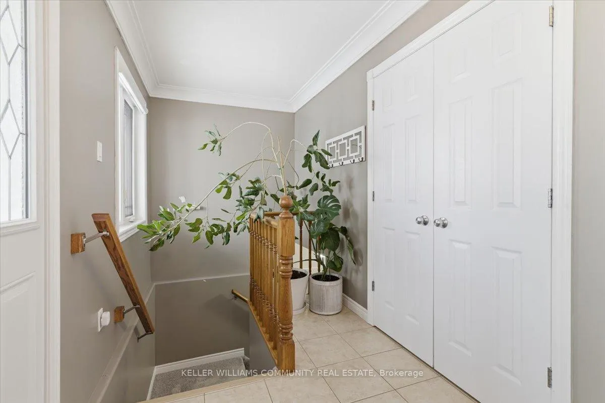 Photo 4 of 210 Chandler Crescent, Peterborough, Monaghan Ward 2 — HOMEH