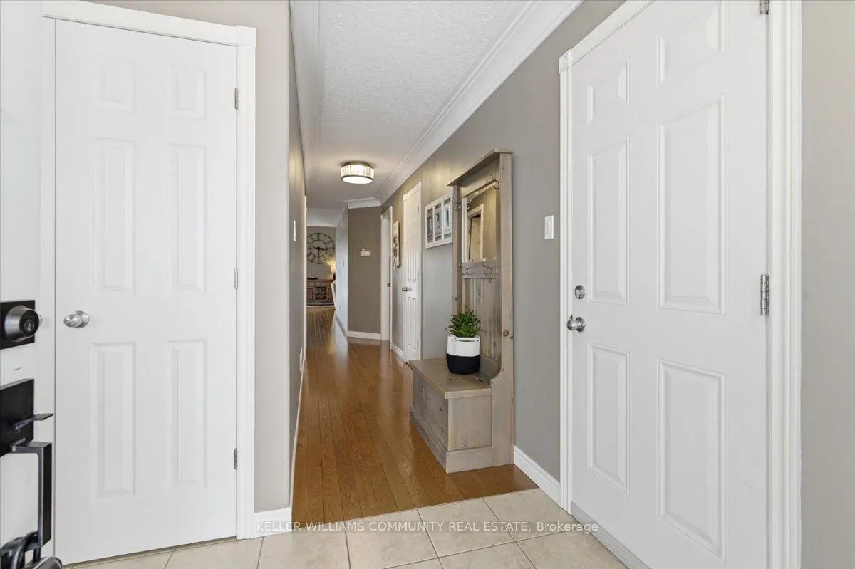 Photo 5 of 210 Chandler Crescent, Peterborough, Monaghan Ward 2 — HOMEH