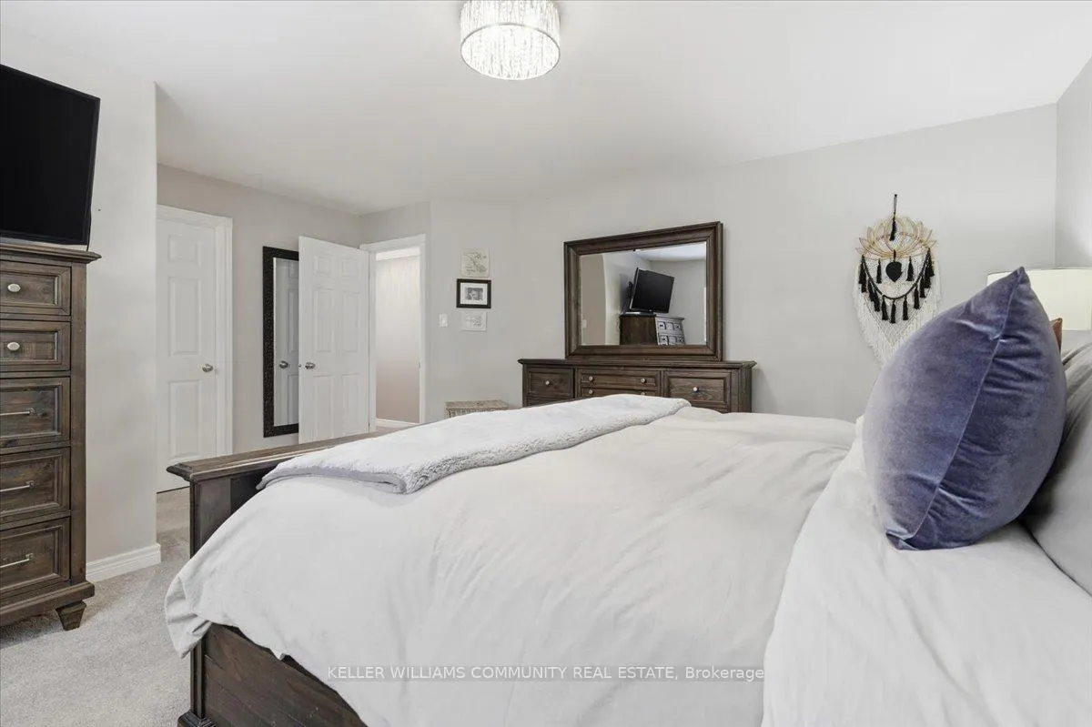 Photo 7 of 210 Chandler Crescent, Peterborough, Monaghan Ward 2 — HOMEH