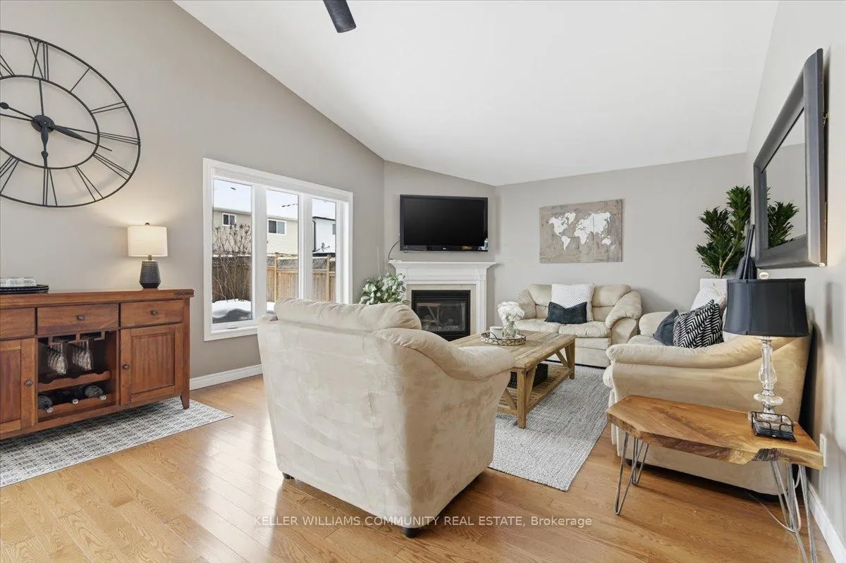 Photo 16 of 210 Chandler Crescent, Peterborough, Monaghan Ward 2 — HOMEH