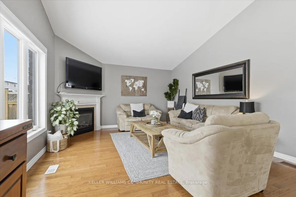 Photo 19 of 210 Chandler Crescent, Peterborough, Monaghan Ward 2 — HOMEH
