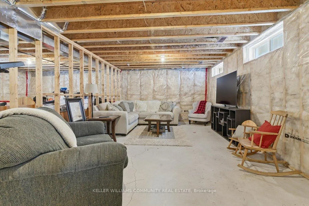 Photo 34 of 210 Chandler Crescent, Peterborough, Monaghan Ward 2 — HOMEH