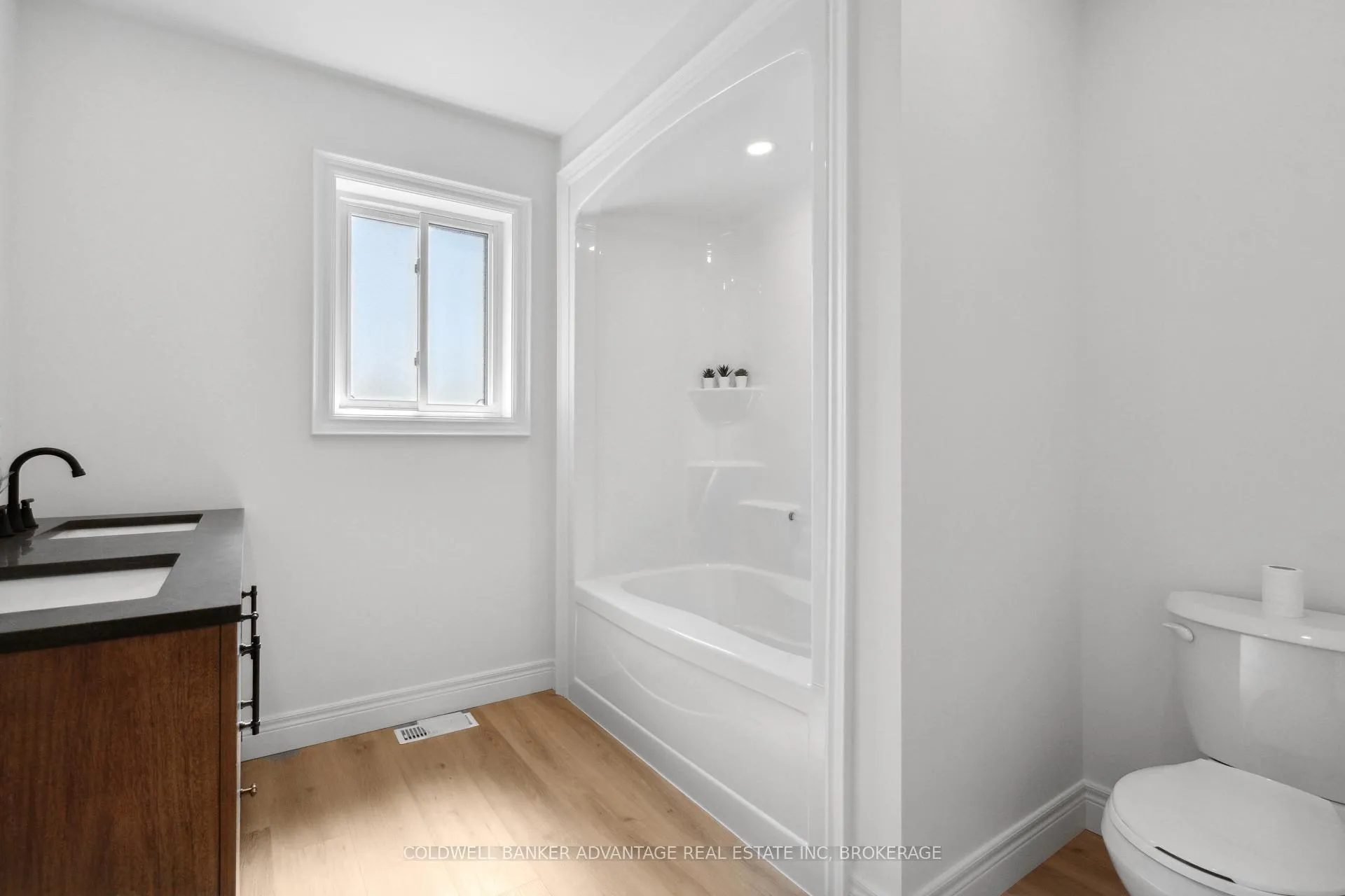 Photo 17 of 40 McMaster Avenue, Welland, Welland Downtown — HOMEH