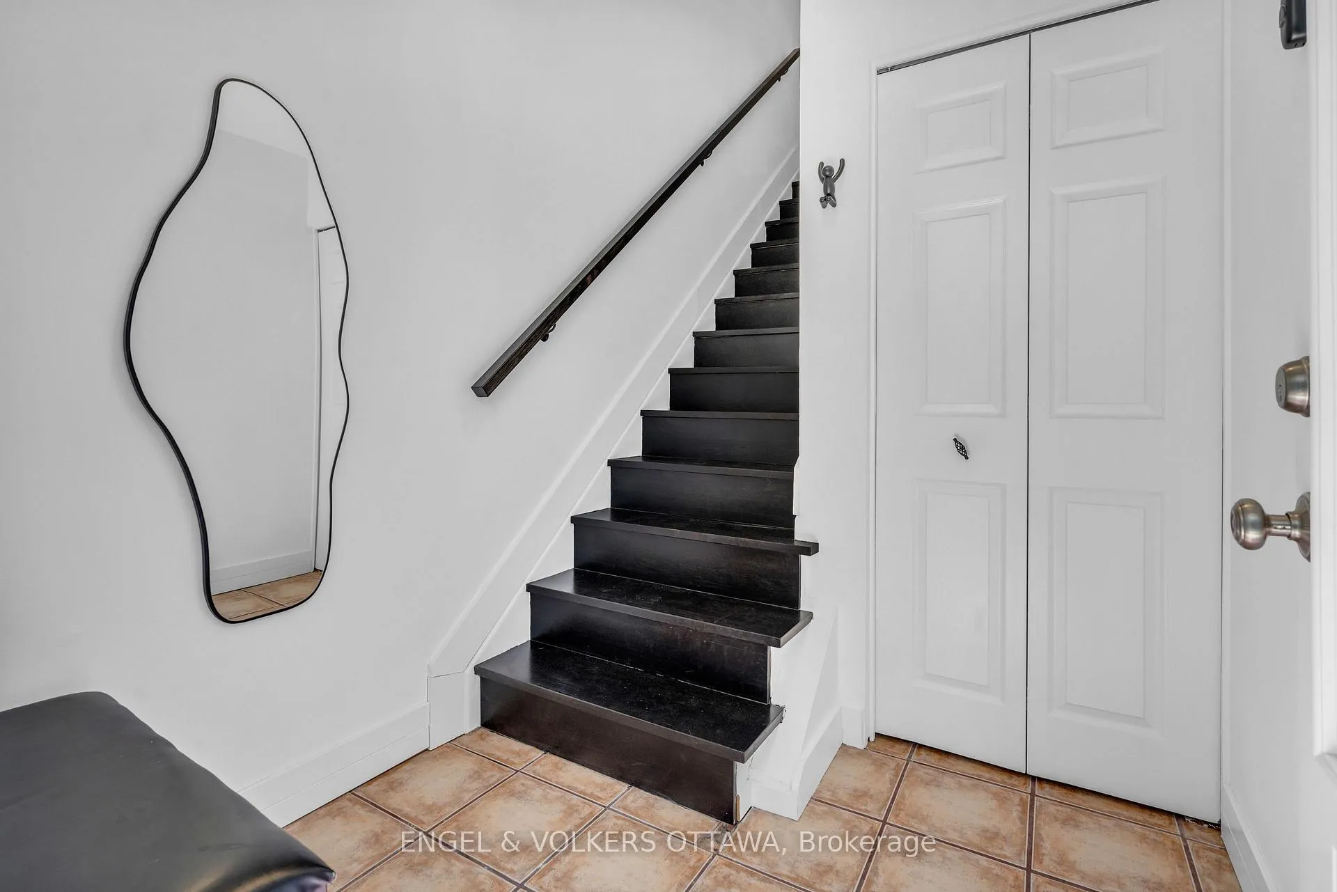 Photo 3 of Unit 7, 5 Timberview Way, Ottawa, Westcliffe Estates — HOMEH