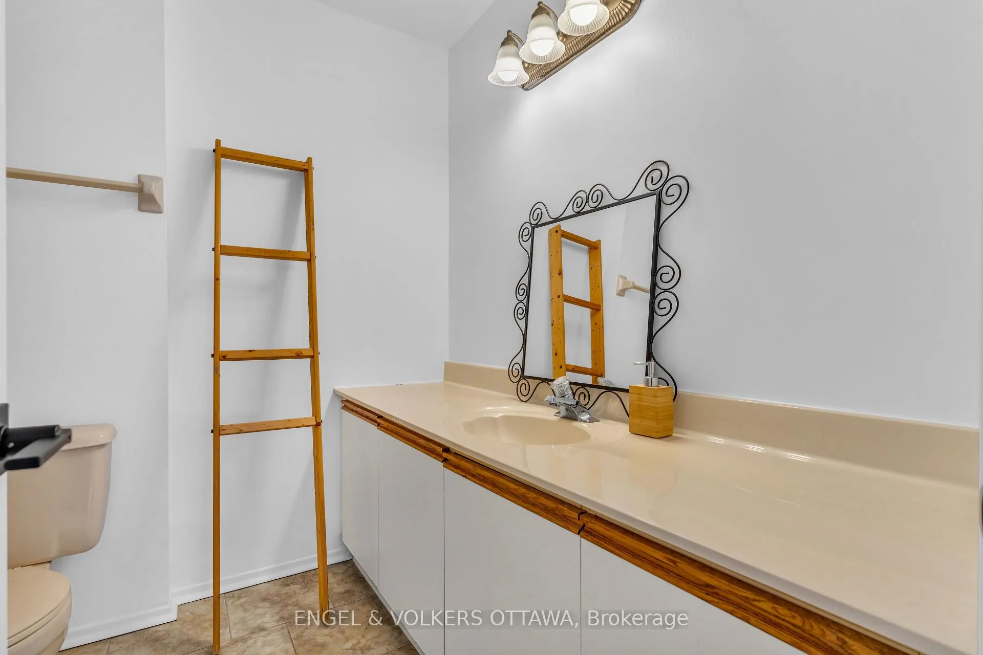 Photo 20 of Unit 7, 5 Timberview Way, Ottawa, Westcliffe Estates — HOMEH