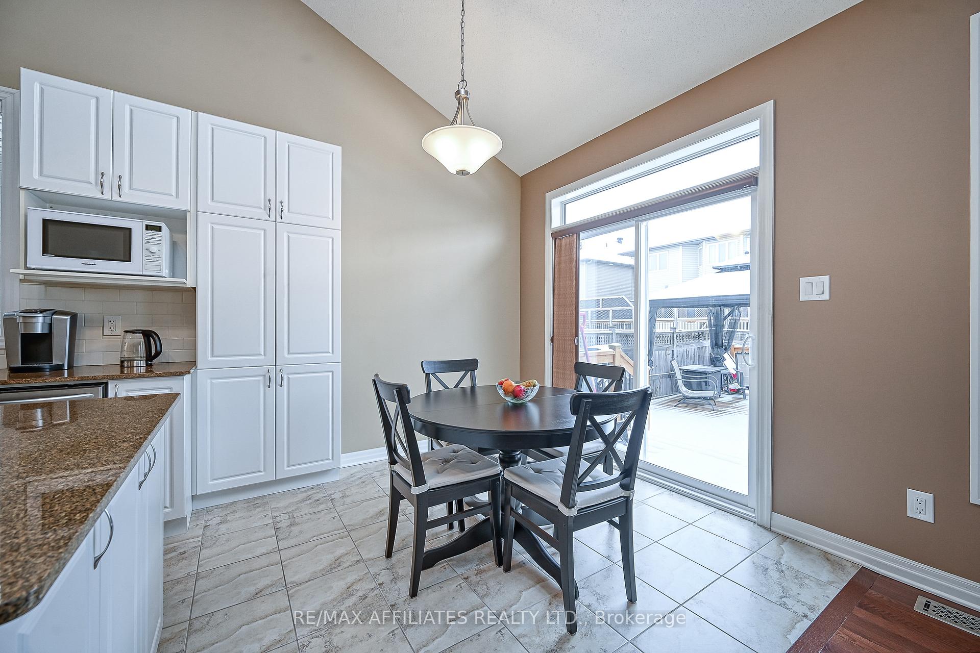 Photo 10 of 951 Rotary Way, Ottawa, Leitrim — HOMEH