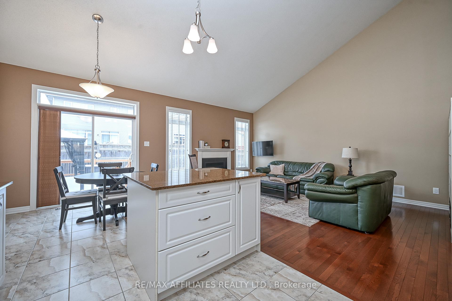 Photo 16 of 951 Rotary Way, Ottawa, Leitrim — HOMEH