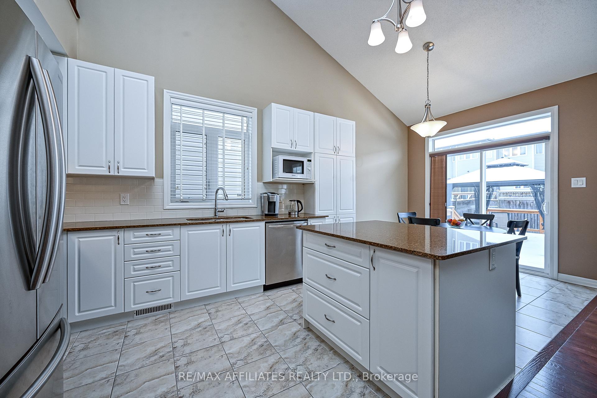 Photo 17 of 951 Rotary Way, Ottawa, Leitrim — HOMEH