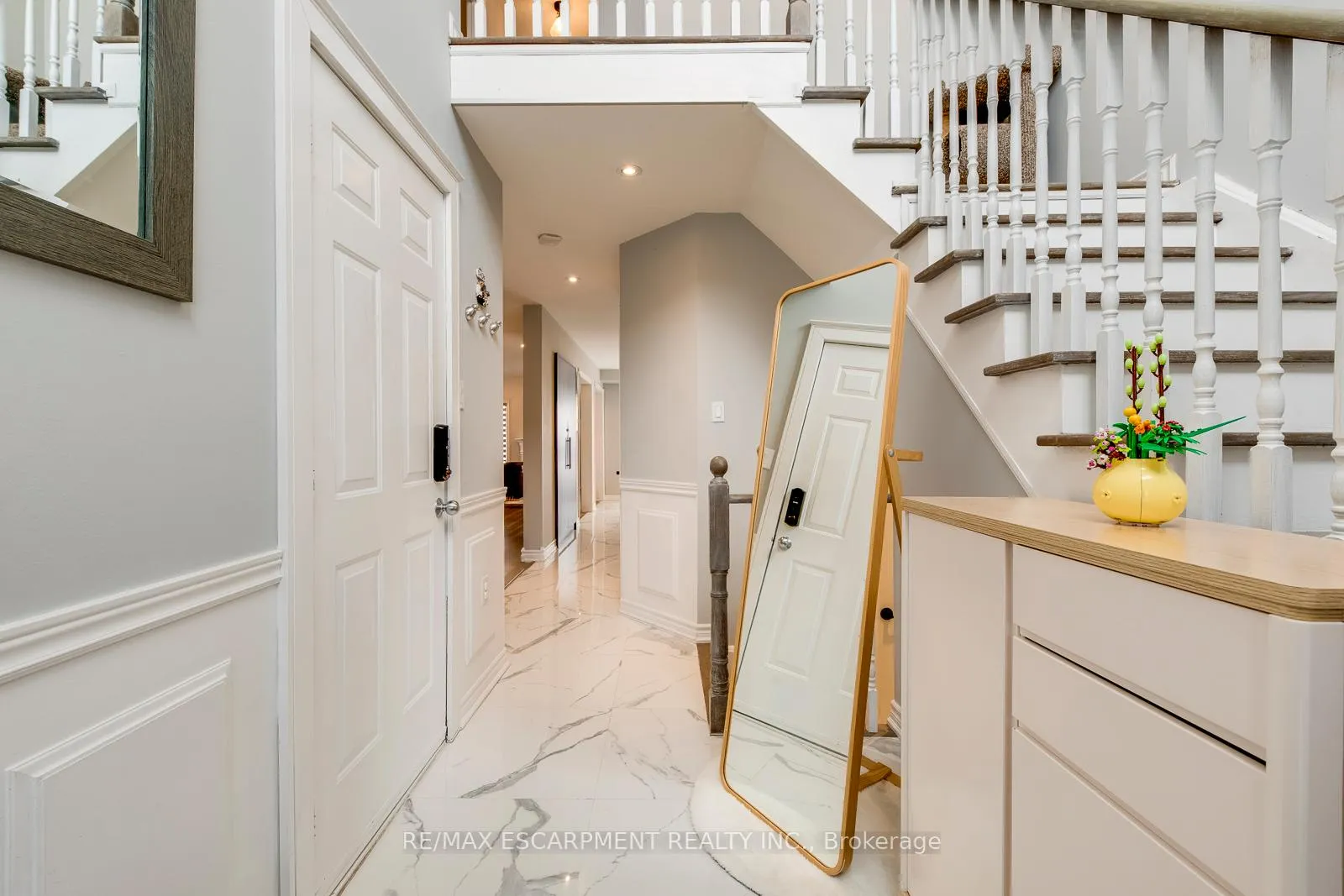 Photo 5 of 80 Beaverbrook Crescent, Vaughan, Rural Vaughan — HOMEH