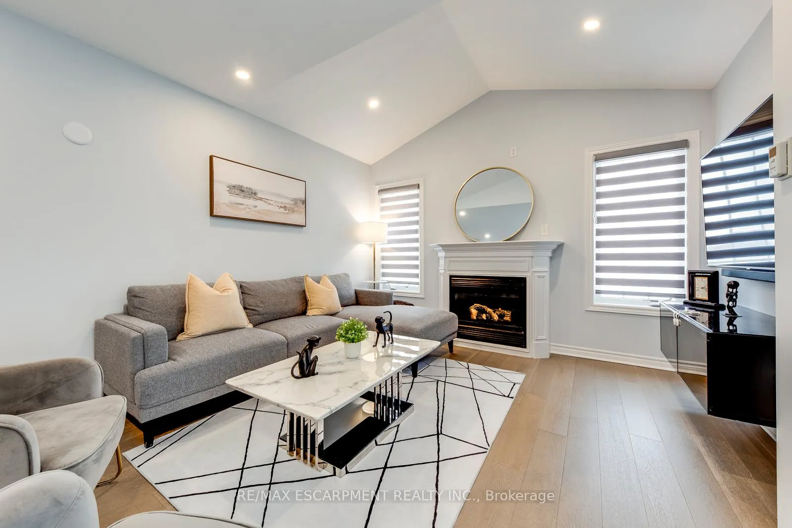 Photo 12 of 80 Beaverbrook Crescent, Vaughan, Rural Vaughan — HOMEH