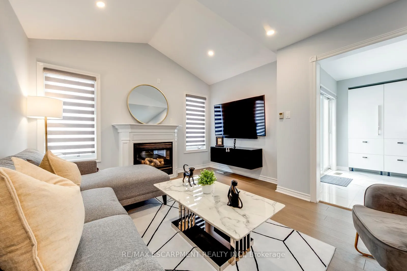 Photo 13 of 80 Beaverbrook Crescent, Vaughan, Rural Vaughan — HOMEH