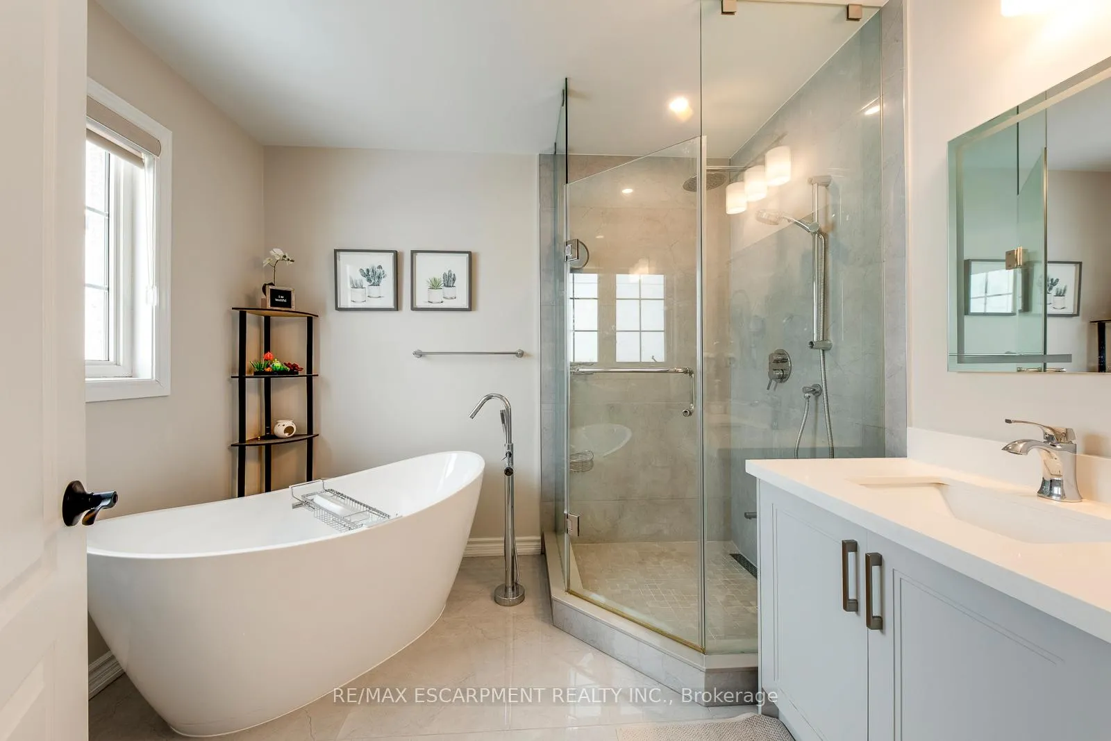 Photo 31 of 80 Beaverbrook Crescent, Vaughan, Rural Vaughan — HOMEH