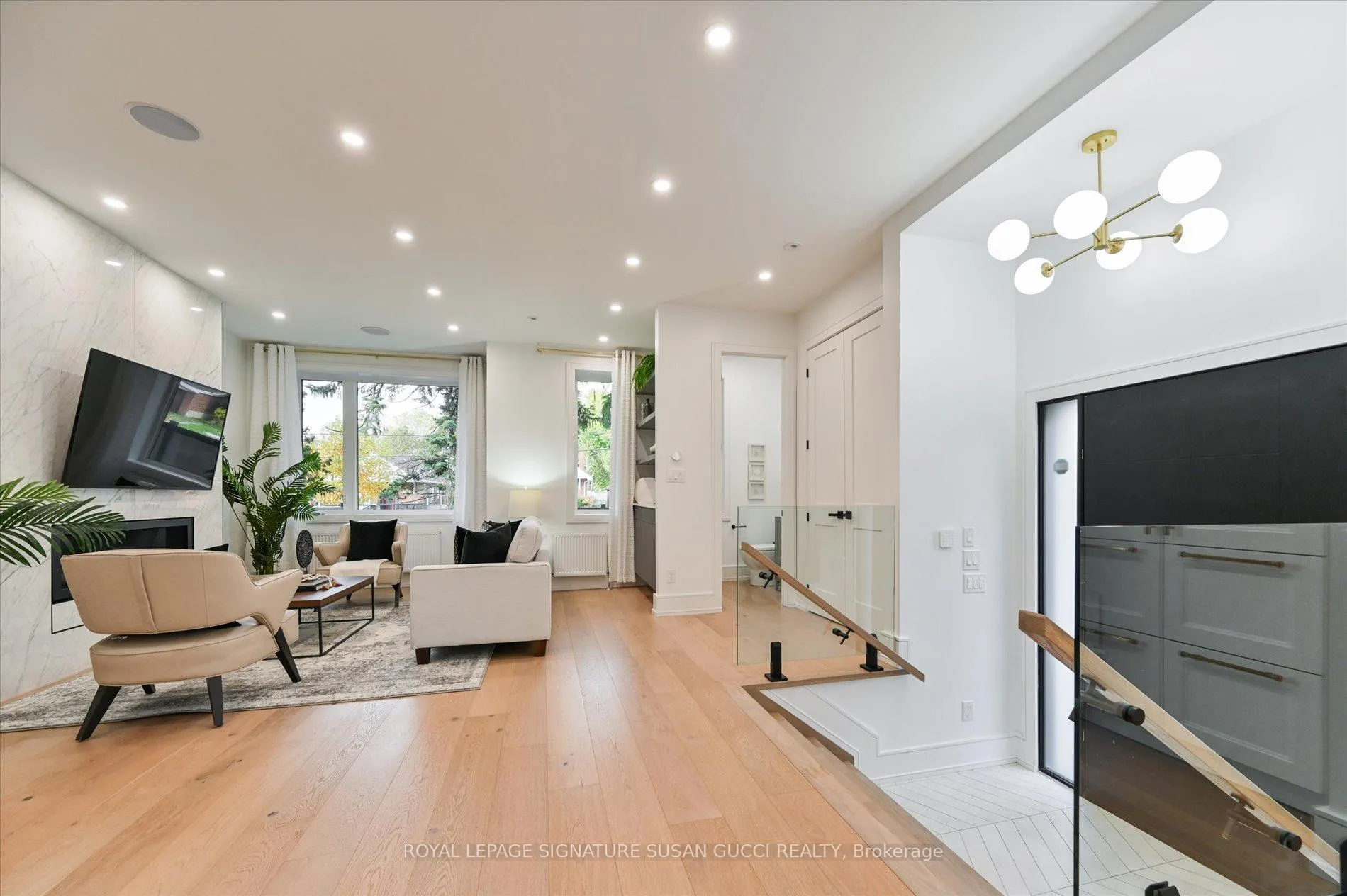 Photo 4 of 32 Treadway Boulevard, Toronto, East York — HOMEH
