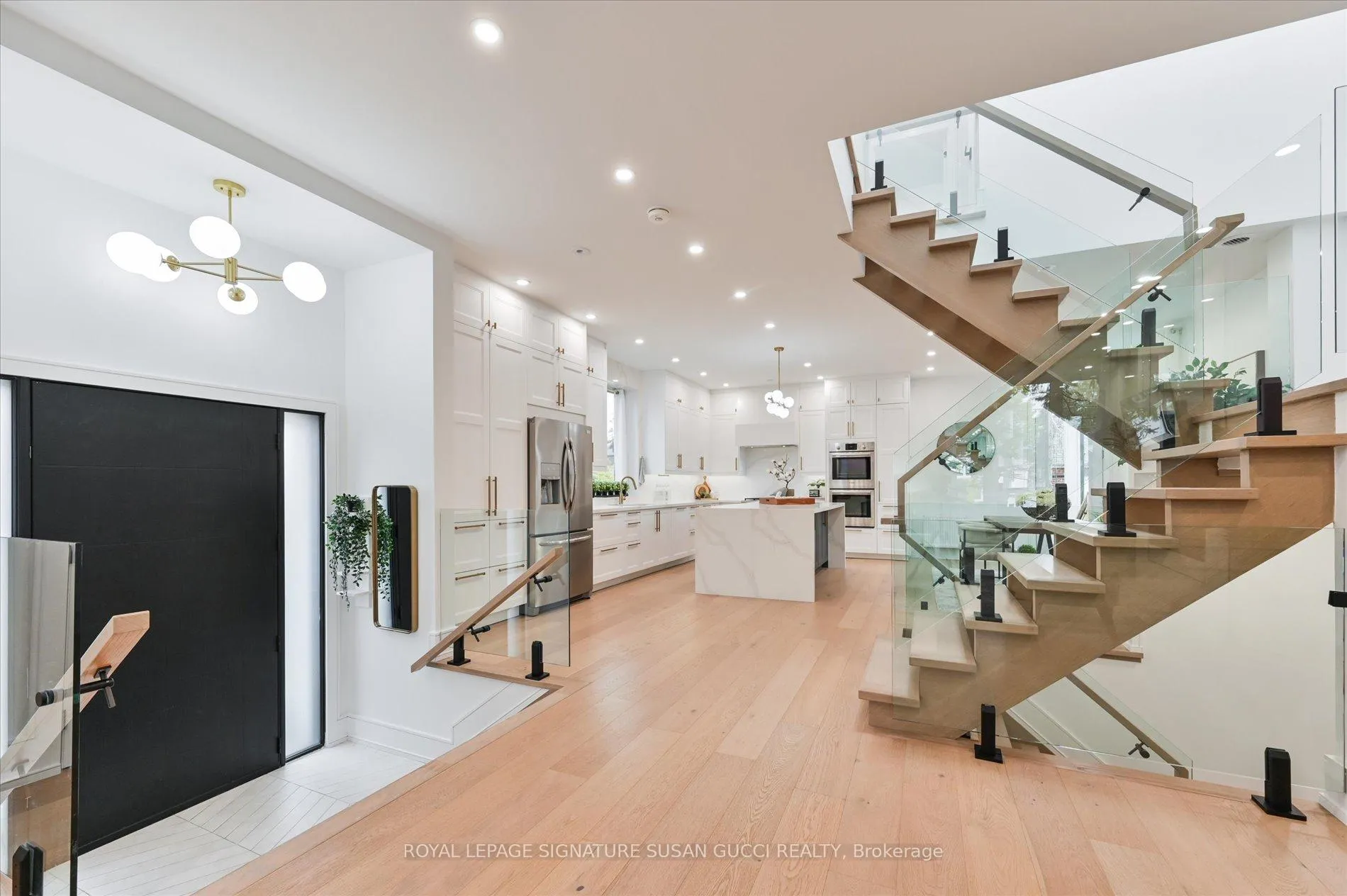 Photo 5 of 32 Treadway Boulevard, Toronto, East York — HOMEH