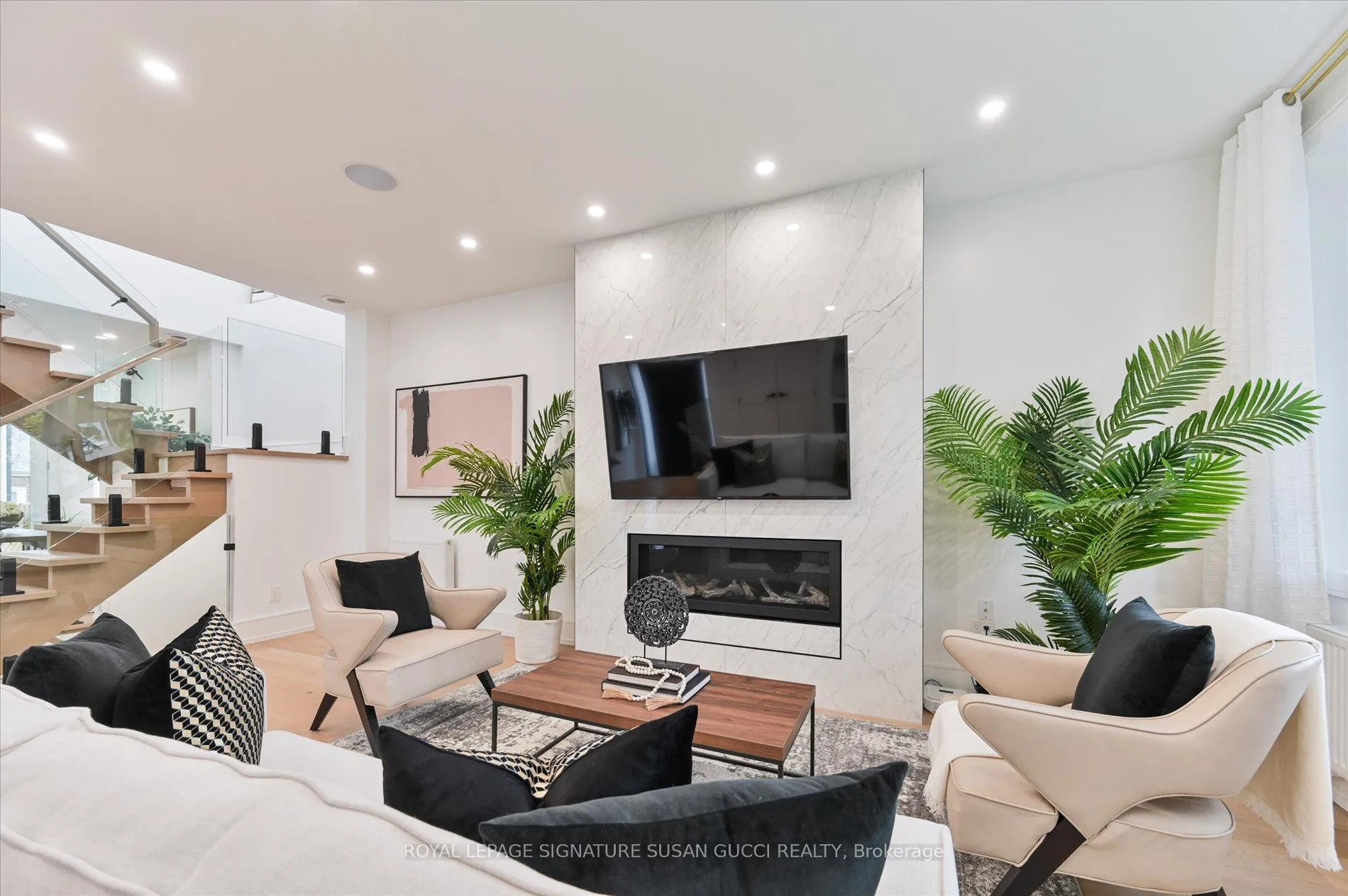 Photo 7 of 32 Treadway Boulevard, Toronto, East York — HOMEH