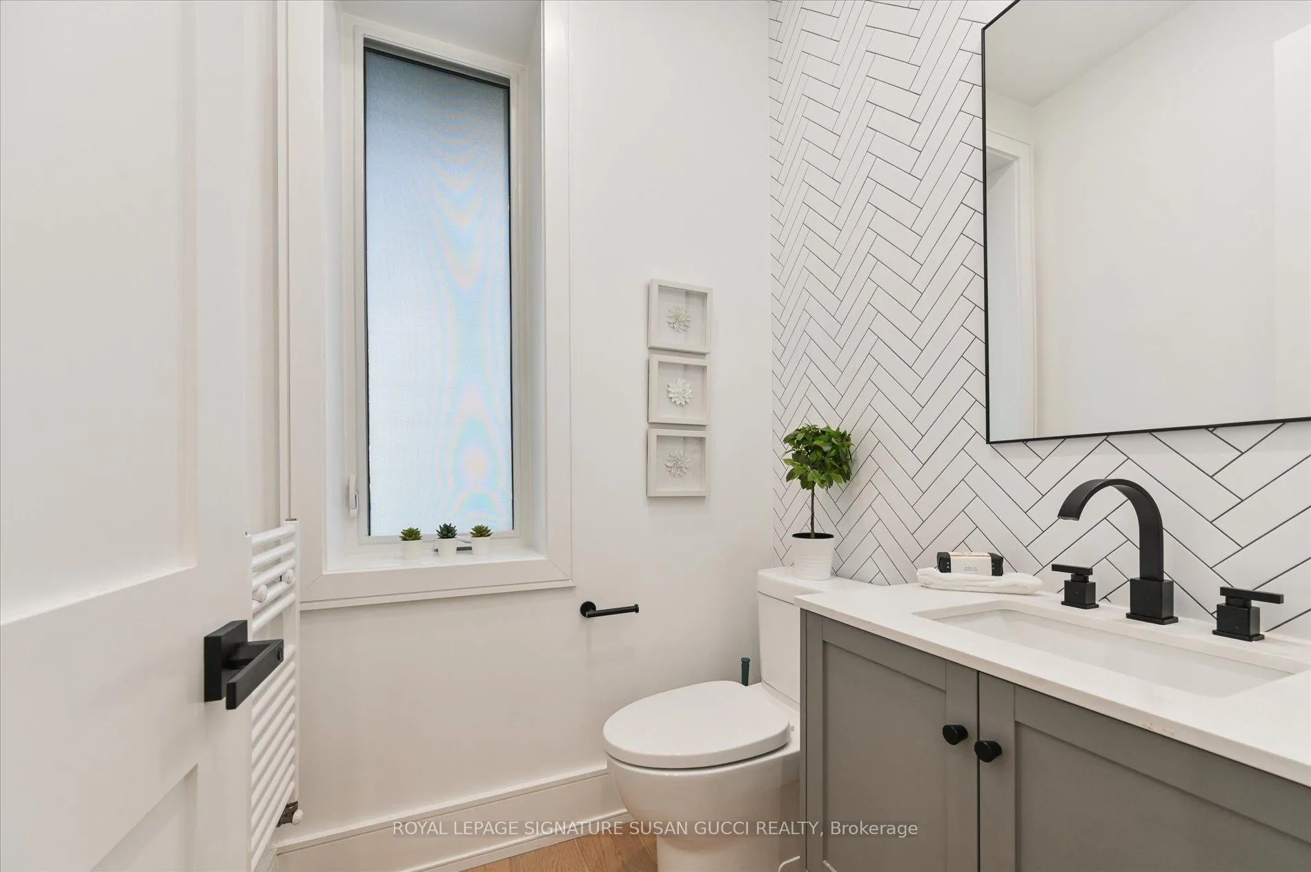 Photo 16 of 32 Treadway Boulevard, Toronto, East York — HOMEH