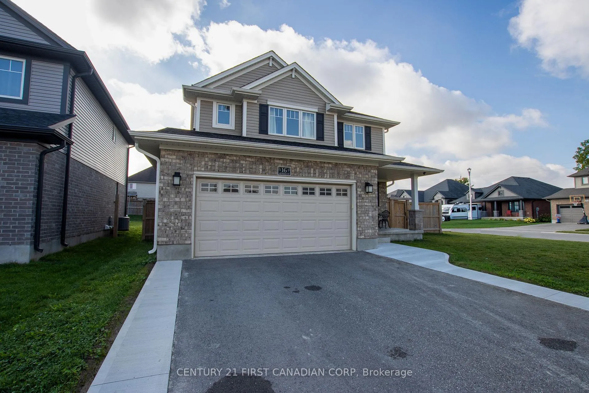 Photo 3 of 16 Arnold Street, Tillsonburg — HOMEH