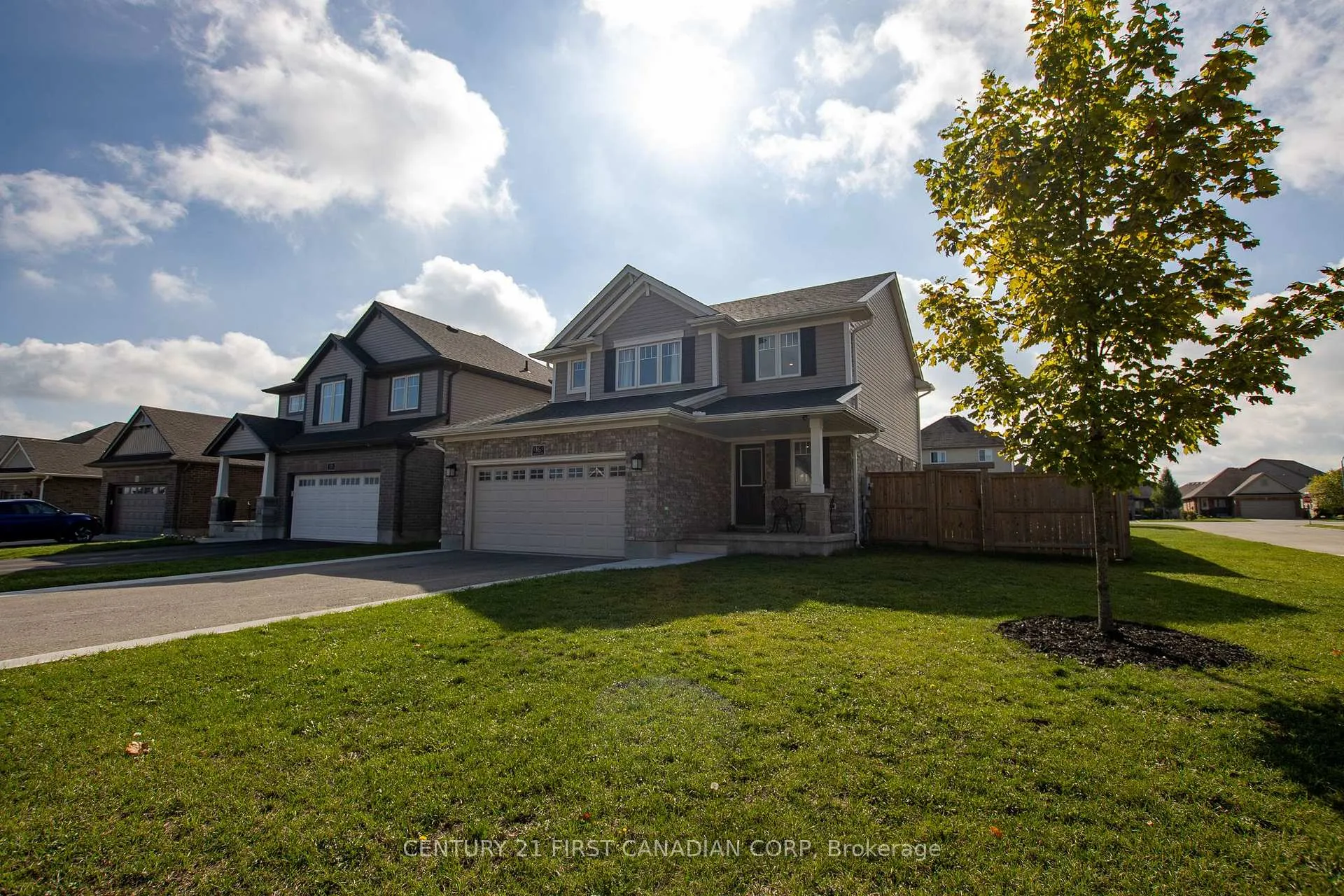 Photo 4 of 16 Arnold Street, Tillsonburg — HOMEH
