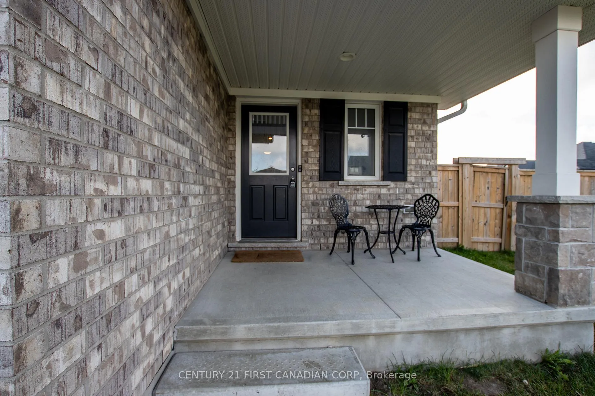 Photo 5 of 16 Arnold Street, Tillsonburg — HOMEH