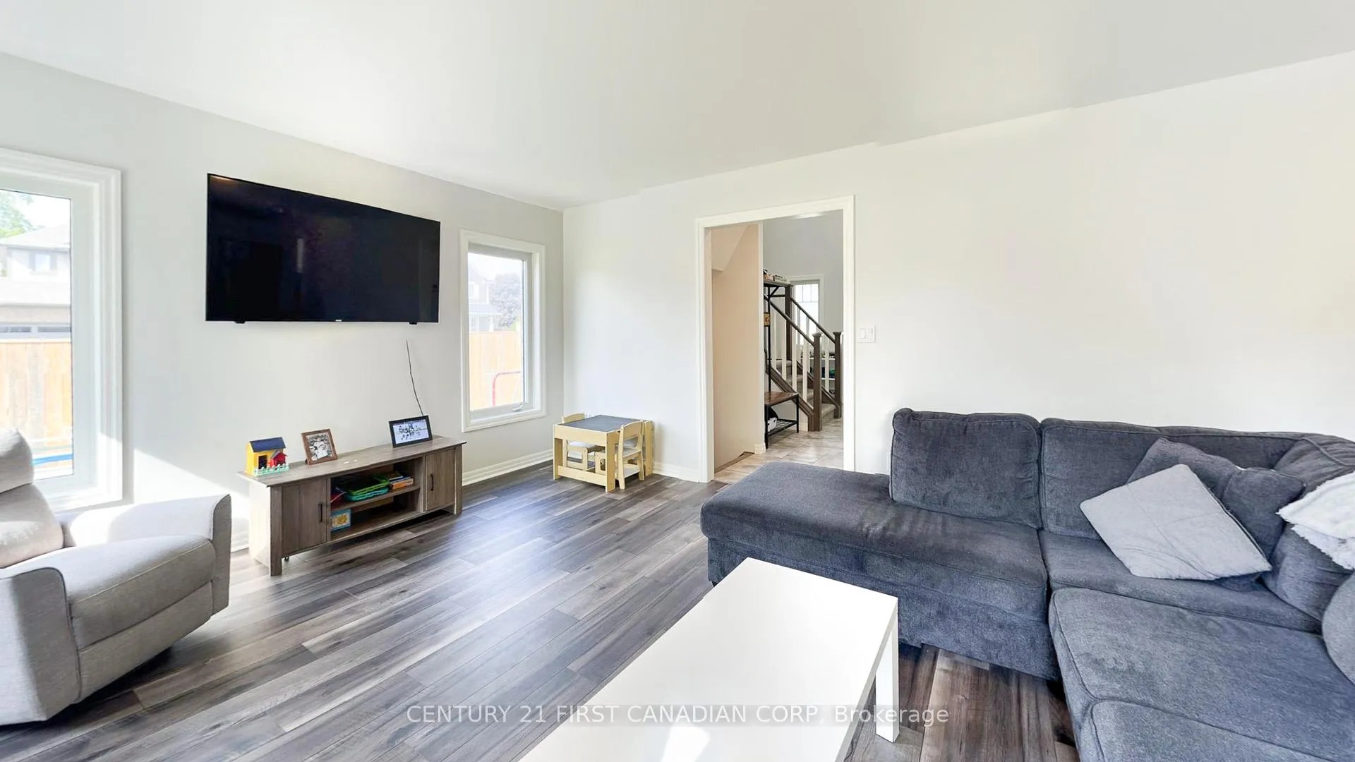 Photo 8 of 16 Arnold Street, Tillsonburg — HOMEH
