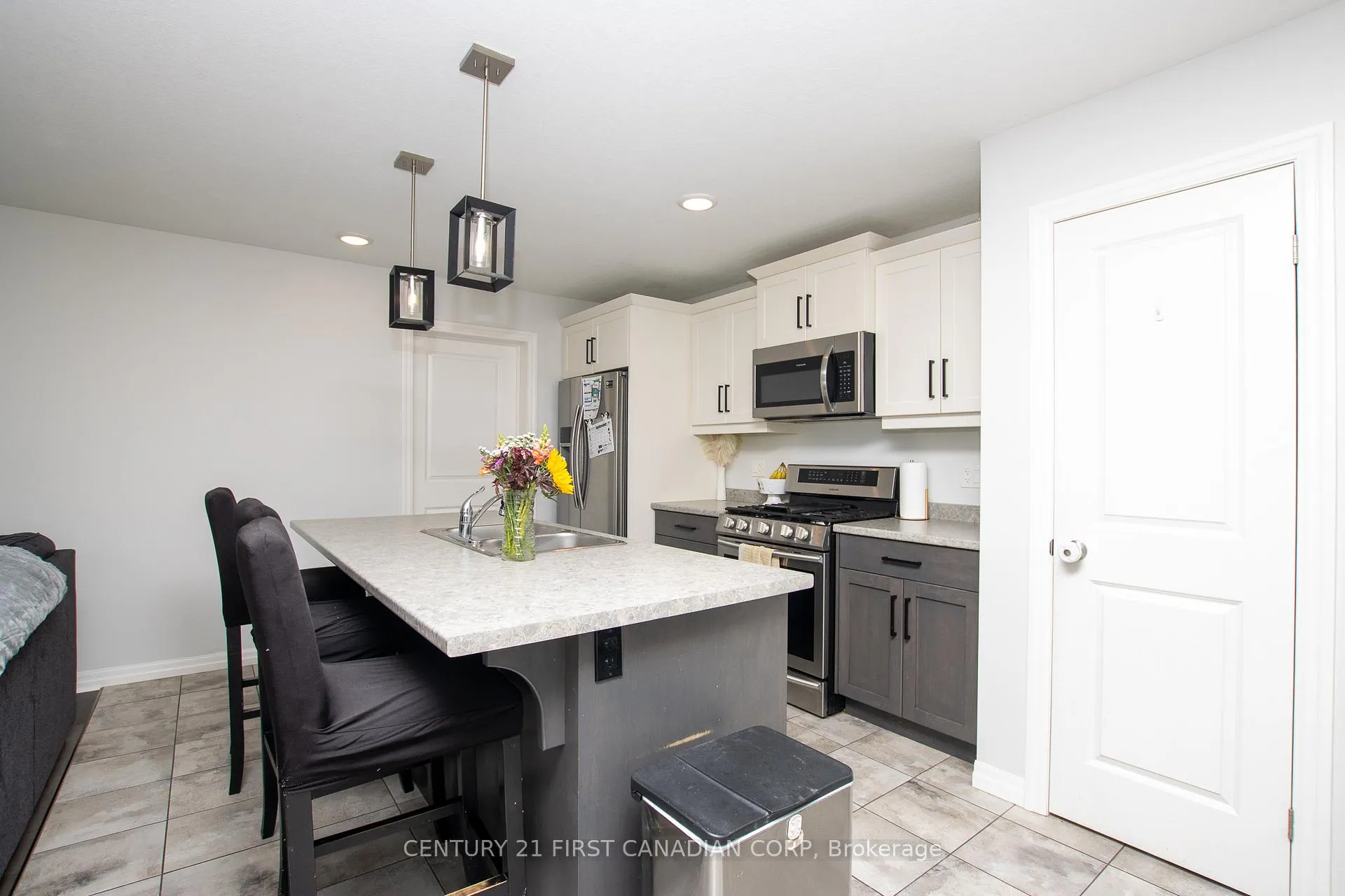 Photo 11 of 16 Arnold Street, Tillsonburg — HOMEH