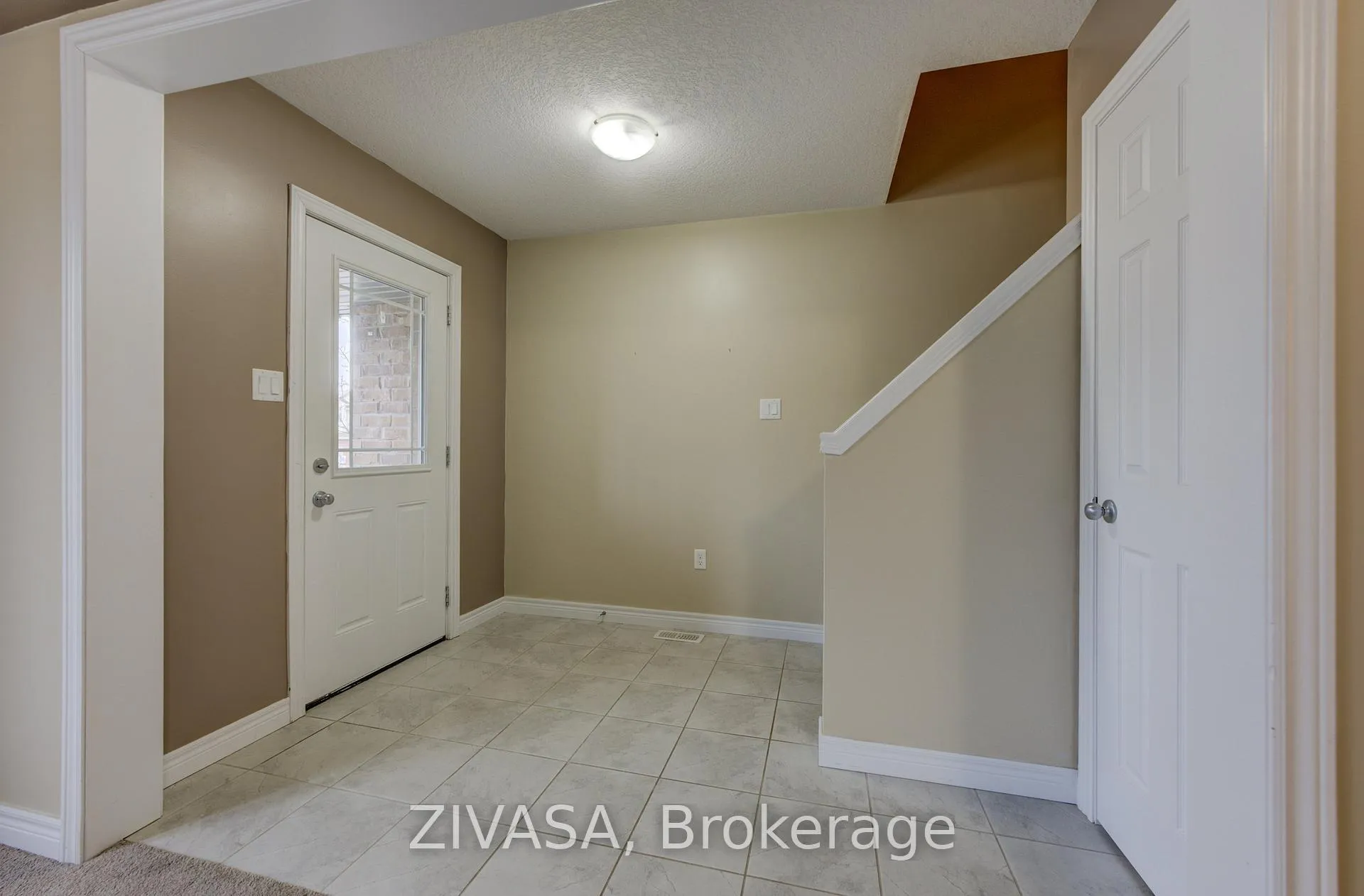 Photo 4 of Unit 32, 14 Amos Drive, Guelph, Kortright East — HOMEH