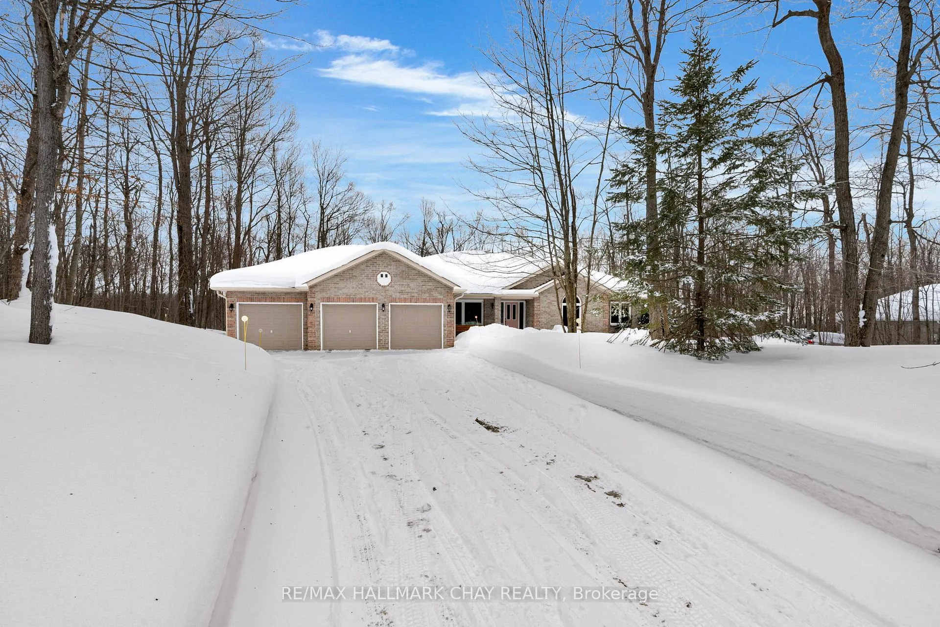 Photo 2 of 29 Maple Ridge Road, Oro-Medonte, Rural Oro-Medonte — HOMEH