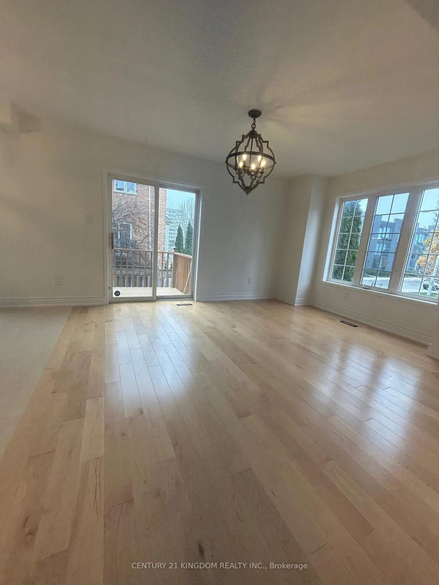 Photo 11 of 1 Seaton Park Road, Toronto, Flemingdon Park — HOMEH