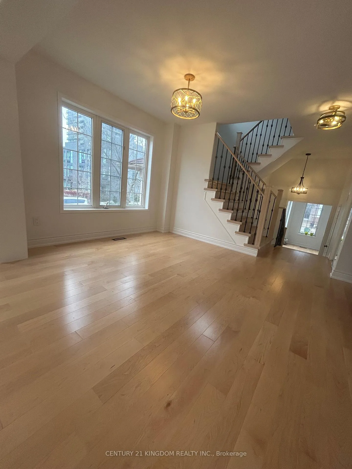 Photo 12 of 1 Seaton Park Road, Toronto, Flemingdon Park — HOMEH