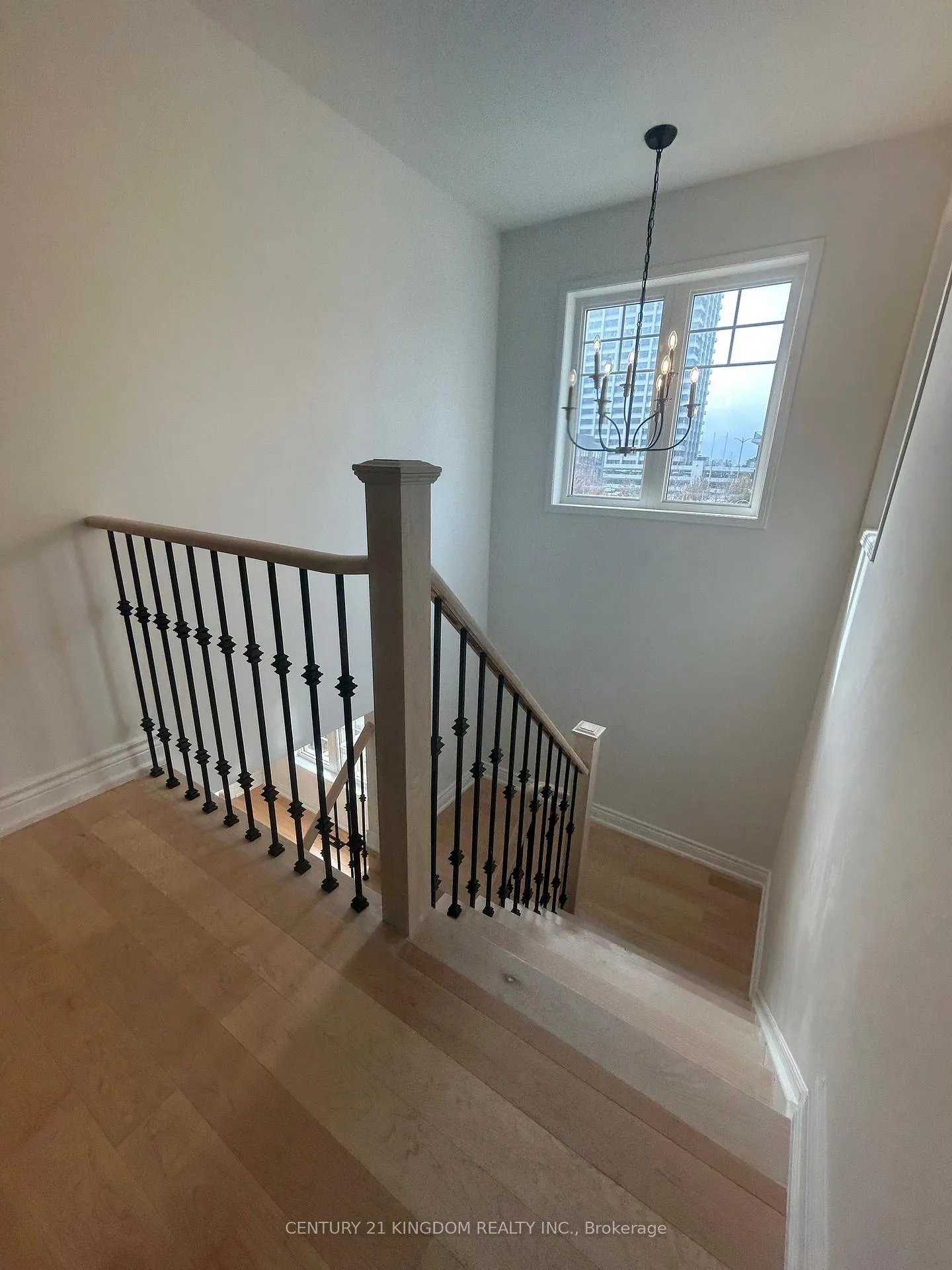 Photo 13 of 1 Seaton Park Road, Toronto, Flemingdon Park — HOMEH